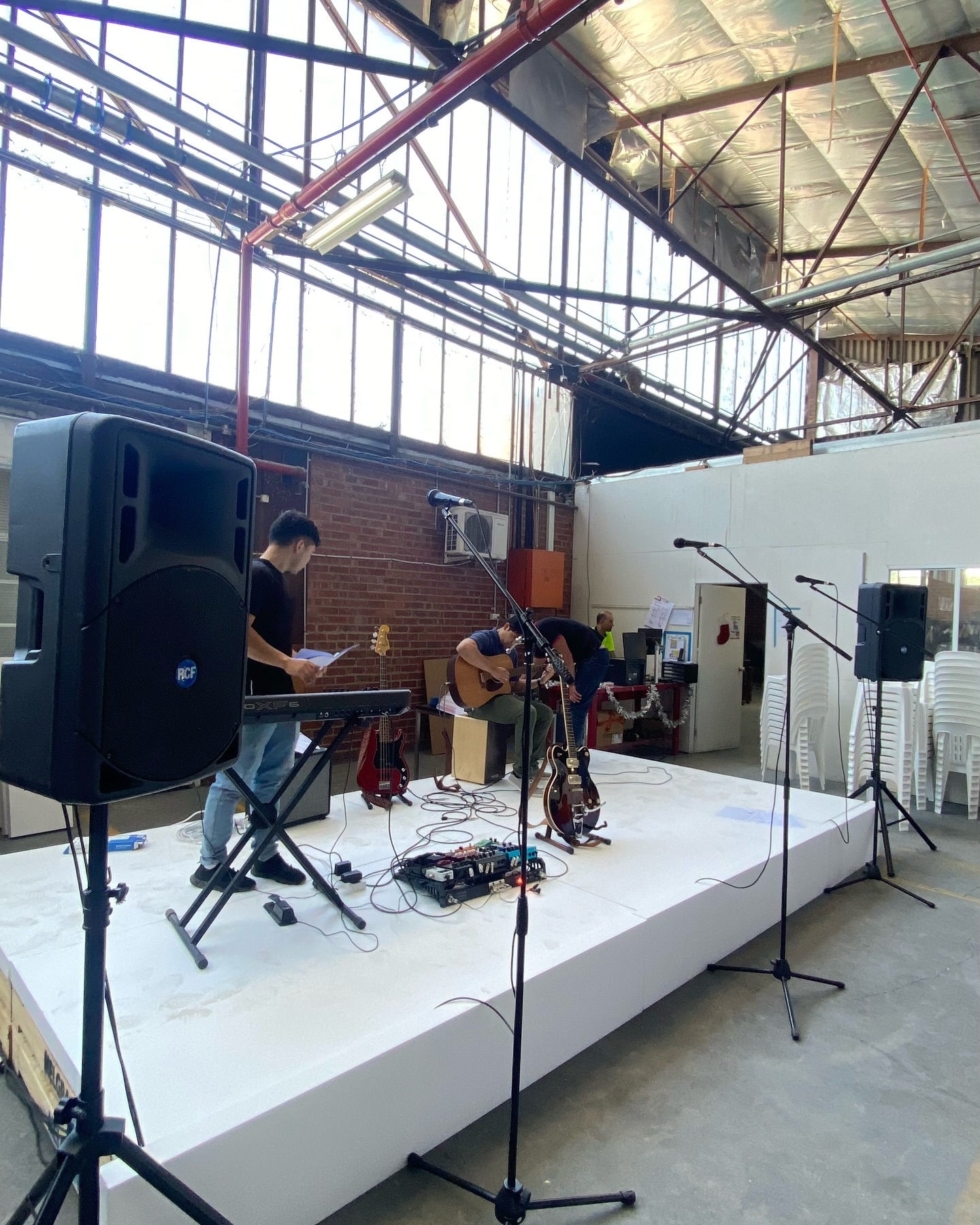 Honored to set up the sound for Melgrand’s corporate event to celebrate their amazing team before the Christmas break! A night filled with live music, BBQ, and great vibes with the hardworking crew. 🔧🎸🔥
Thank you, Melgrand, for trusting me to bring the tunes. Here’s to a well-deserved break and an incredible year ahead!