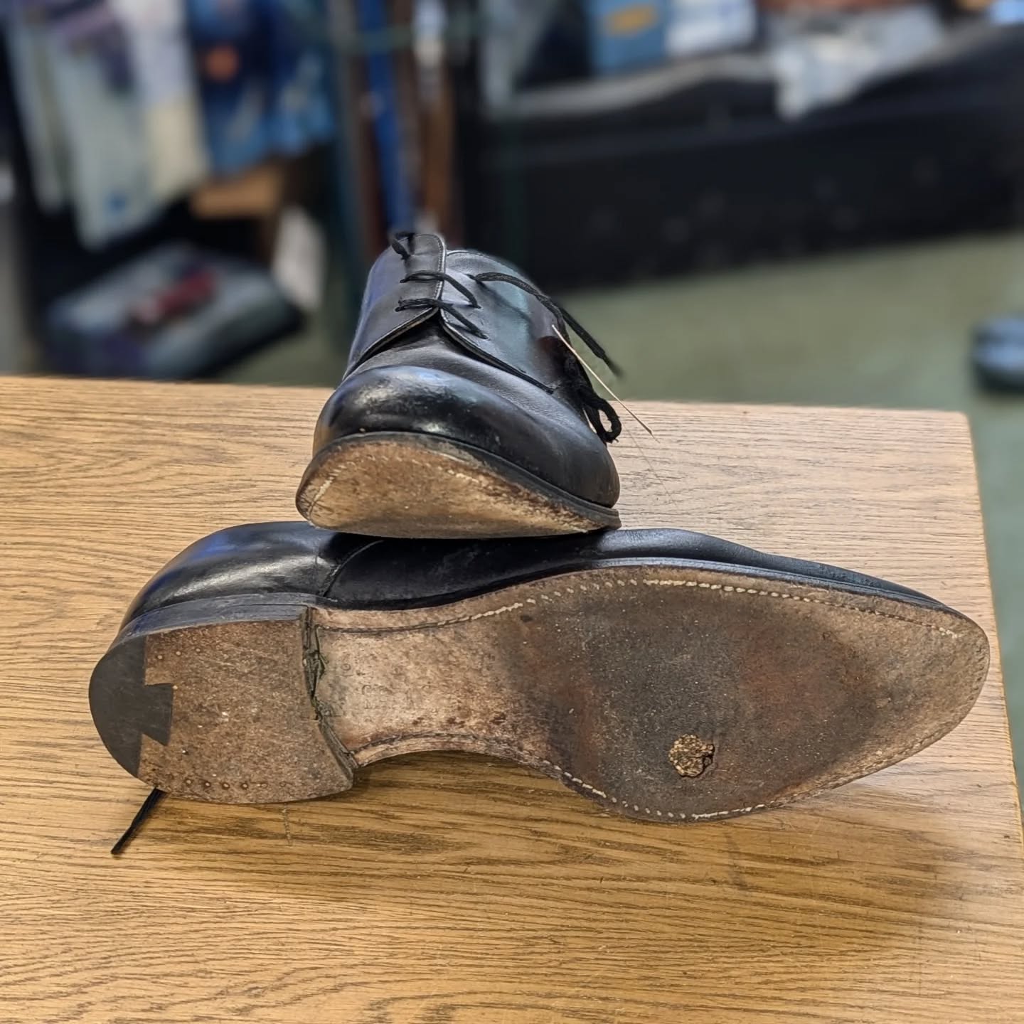 The original sole on these had worn through. Used British leather for the full sole replacement on these finished with the dovetail heel to match the original
#cobbler #britishleather #shoerepair #smallbusiness #repair
