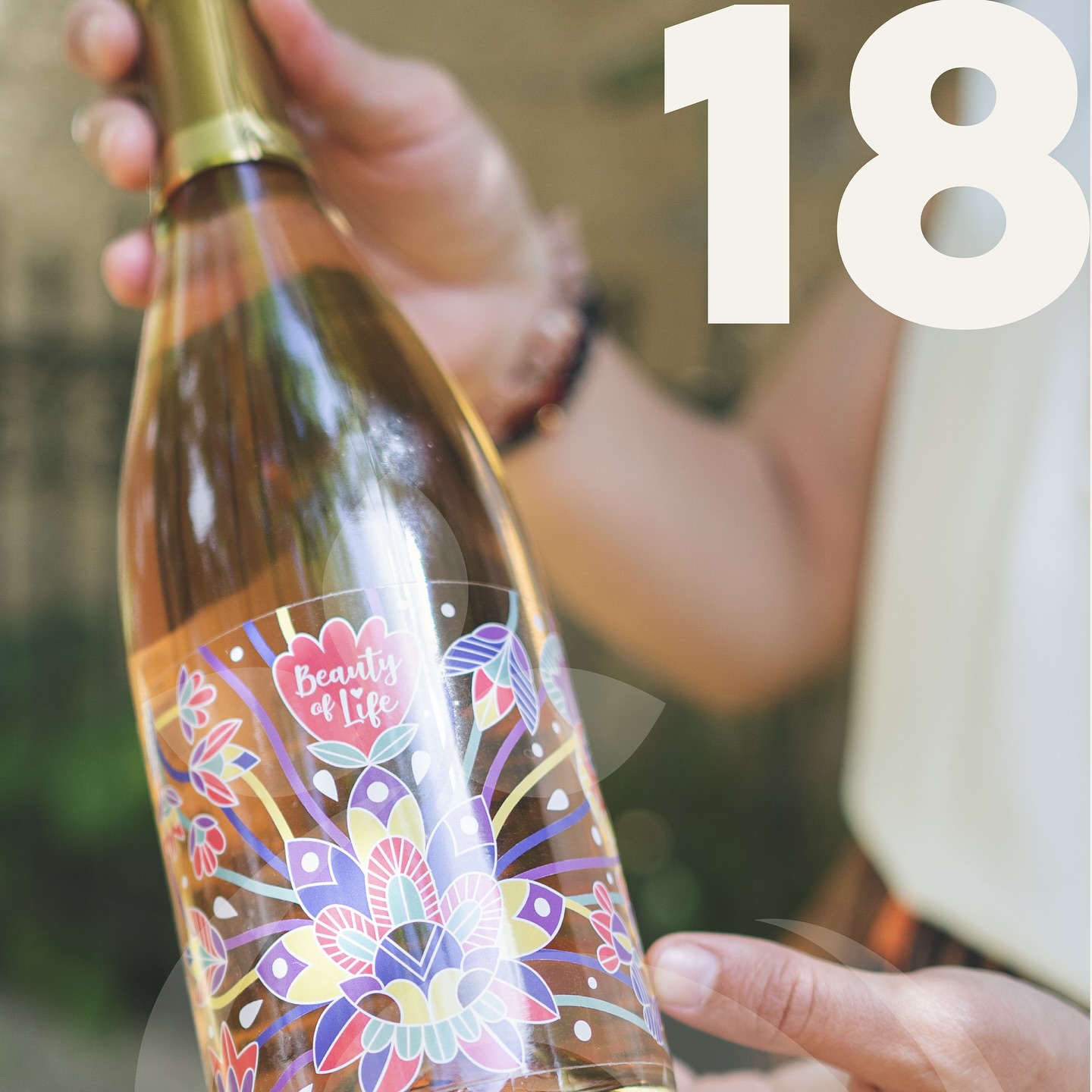 Door 18 💫🤍 - presenting a unique gift set designed for @maxlahretfils in collaboration with @jado.lu last Summer around their iconic ‘crémant rosé’. Graphic design @sensetree.studio and ceramic coasters made by @leaschroeder.studio
.
#branding #visualidentity #visualcommunication #cremant #label #labeldesign #coffret #cadeau #giftset #summer #throwback #cheers #bubbles #beauty #beautyoflife #flowerdesign #flowerlover #adventcalendar #portfolio #designportfolio #sense #tree #studio