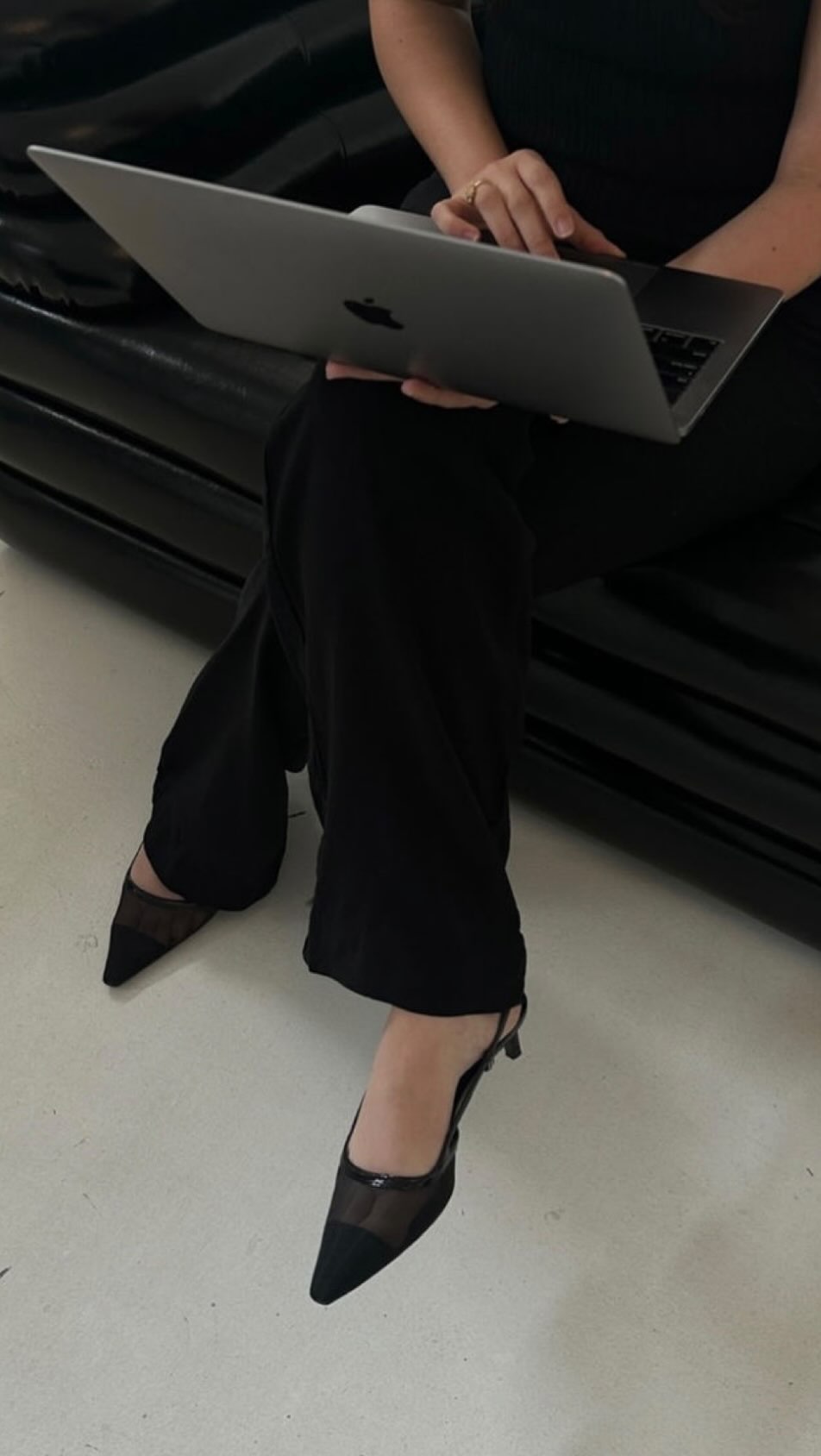 Au début, Lau’go Designer c’était juste une idée.
Un rêve un peu f(l)ou, mais une envie brûlante de créer, de partager, de bâtir quelque chose à mon image.
Chaque doute, chaque échec, m’a forgée.
Et aujourd’hui, je comprends pourquoi je fais tout ça.
Si toi aussi, tu te bats pour ce en quoi tu crois, ne lâche rien 🤍