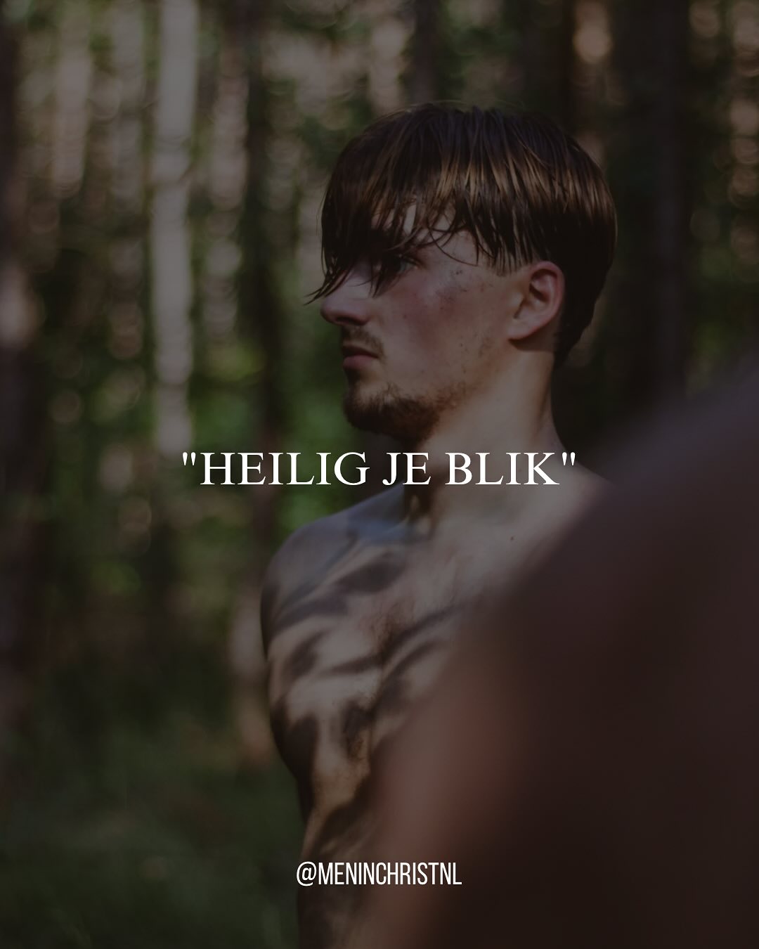 Maar zoals Hij Die u geroepen heeft, heilig is, word zo ook zelf heilig in heel uw levenswandel, want er staat geschreven: Wees heilig, want Ik ben heilig.
1 Petrus 1:15-16 