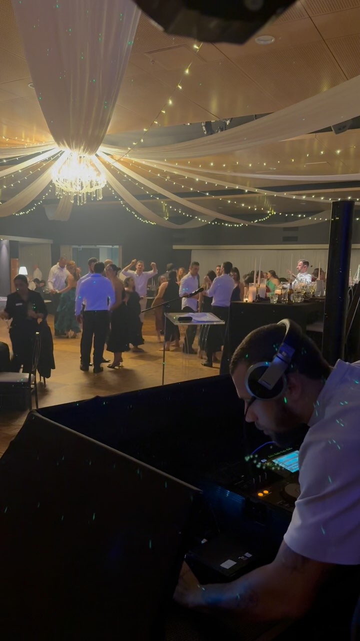 Let our DJ create the ultimate wedding playlist to match your run sheet perfectly. From the bride and groom’s grand entrance to the romantic first dance and the epic final song, we’ll make every moment unforgettable! 💍🥂
#wedding #weddingdj #djhire #brisbanewedding #goldcoastwedding