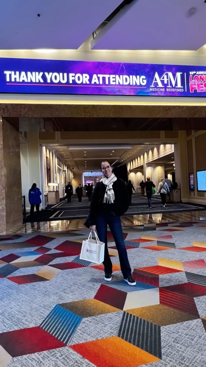🌟 Una semana inolvidable en el #A4M LongevityFest 2024, aprendiendo de los mejores sobre innovación en longevidad y salud. ¡Inspiración en cada charla y contacto! 🙌
Y para completar la experiencia, un poco de turismo en Las Vegas: paseos por el Strip, luces, shows y esa energía única de la ciudad que nunca duerme.
#LongevityFest2024
#A4M
#Longevity
#RedefiningMedicine
#AdvancingLongevityMedicine