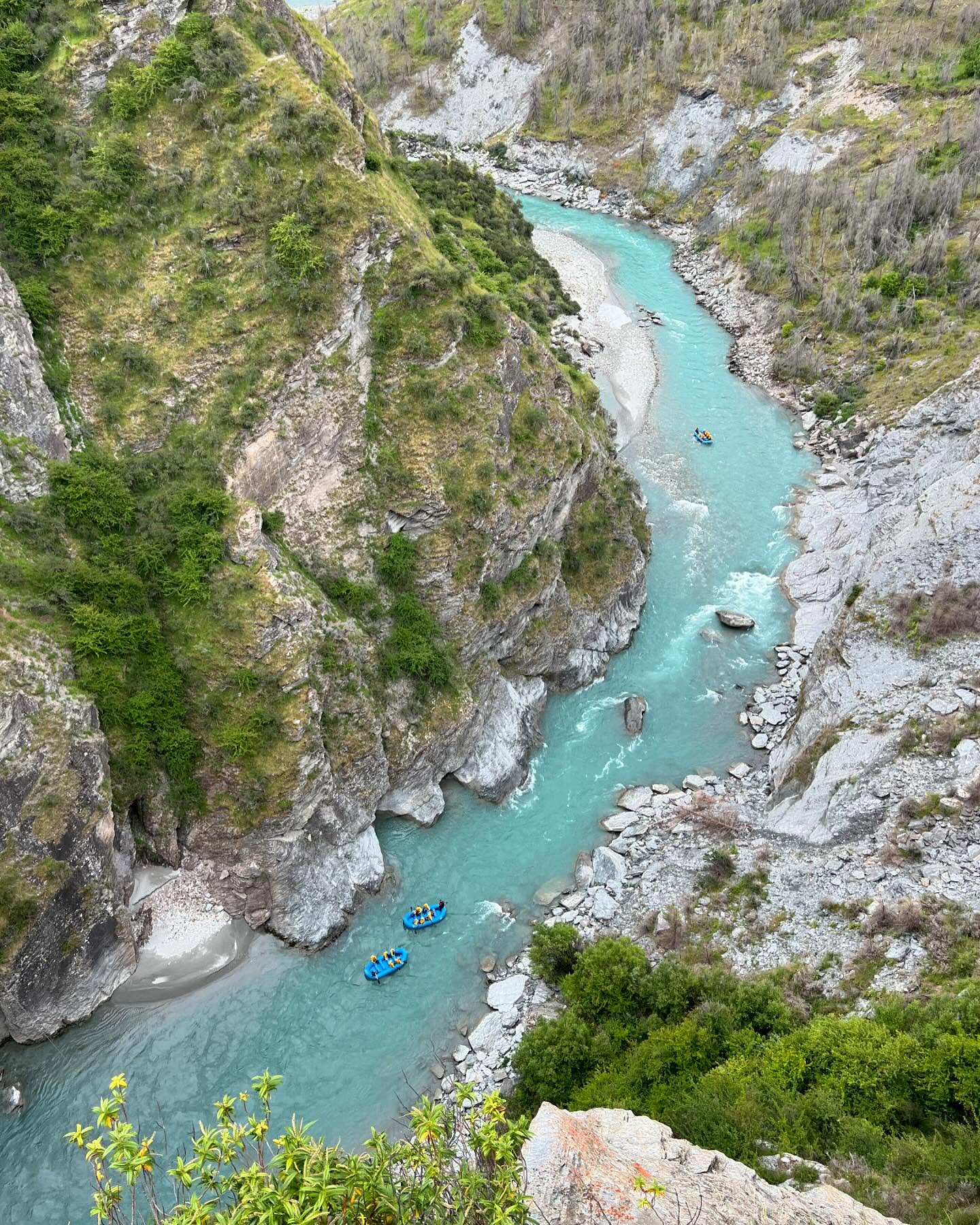 The view from our base is pretty special. Can you spot the rafts?
Book direct at familyadventures.co.nz or WhatsApp +64 22 046 0732
#otagosummer #dontmissout #familyadventures #queenstown #rafting #skipperscanyon #shotoverriver #whitewater #familyrafting #familyfun #dayout #activities #summer #fun #qt #nz #southisland #aotearoa #explorenz #discoverqueenstown #thingstodo #booknow #goexperiencetravel #otago #waves #goodfun