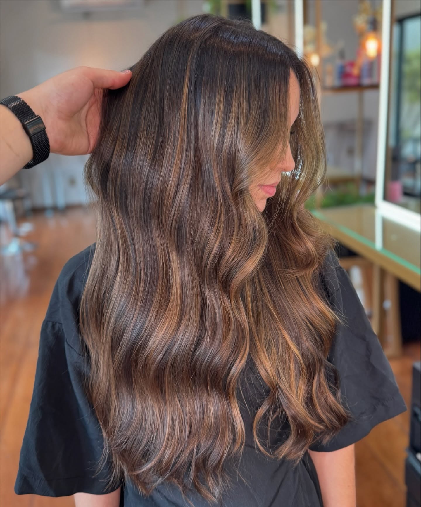 Iluminado sútil 💫 para quem tem medo de perder a natrutalidade dos fios • por @matheus_biaggio
📲 Agende seu horário pelo link da bio
#mechascampinas #mechascriativas #salaocampinas #cabeloscampinas #morenailuminadacampinas #belezacampinas #mechascriativas #beauty #hair