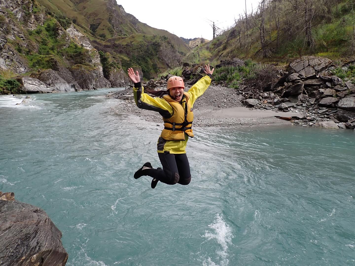 A selection of some of our favourite rock jump shots from the last week and the best belly flop we’ve seen all year!! 🤪
#bellyflop #otagosummer #dontmissout #familyadventures #queenstown #rafting #skipperscanyon #shotoverriver #whitewater #familyrafting #familyfun #dayout #activities #summer #fun #qt #nz #southisland #aotearoa #explorenz #discoverqueenstown #thingstodo #booknow #goexperiencetravel #otago #waves #goodfun