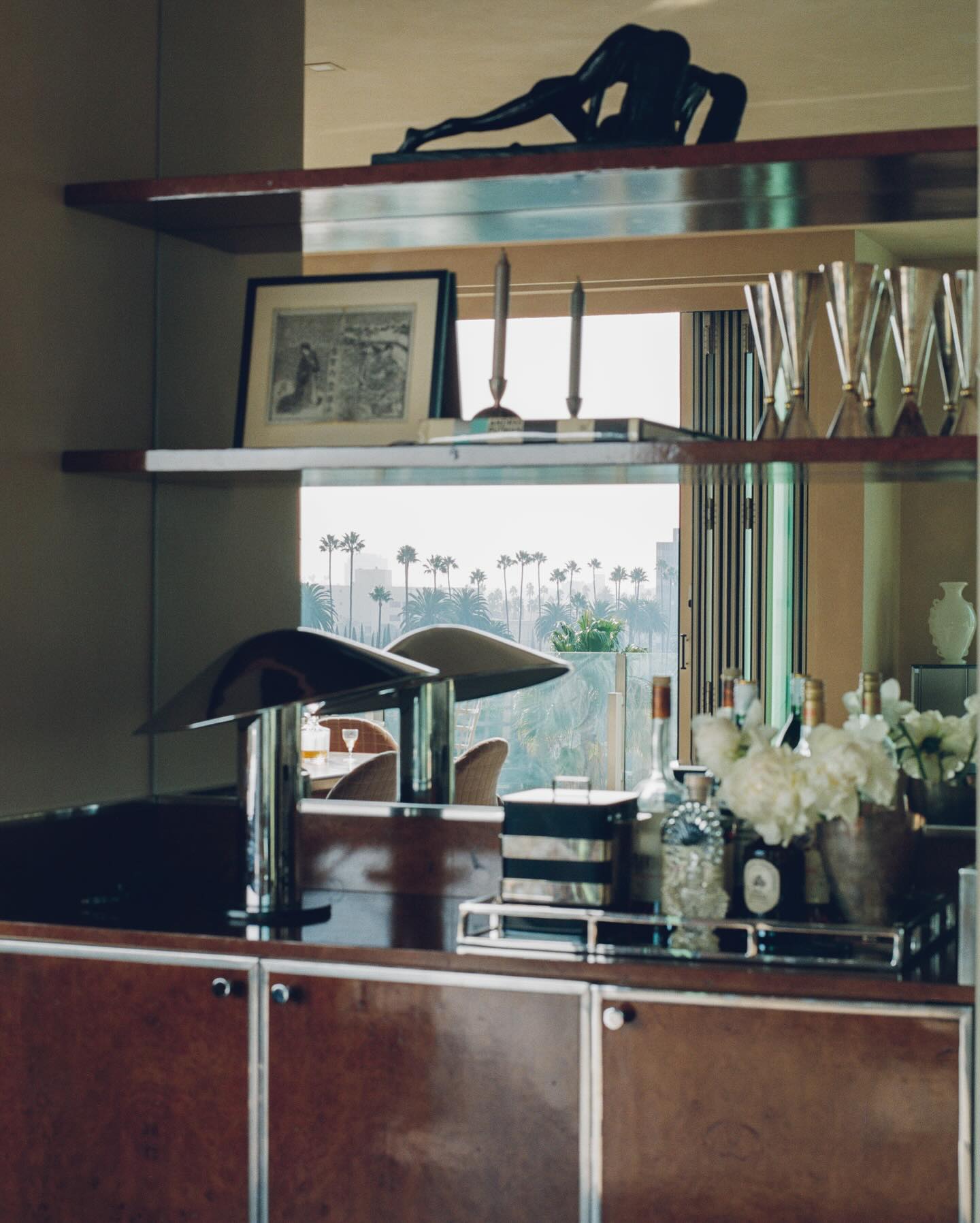 He put on Coltrane’s Ascension and poured himself a drink. Our burl and chrome custom bar cabinet.
🤎, Tiffany #nightpalm
Photo: @jackjunk
Four Season Project
#interiors #bar #chrome #design #sculptural
#