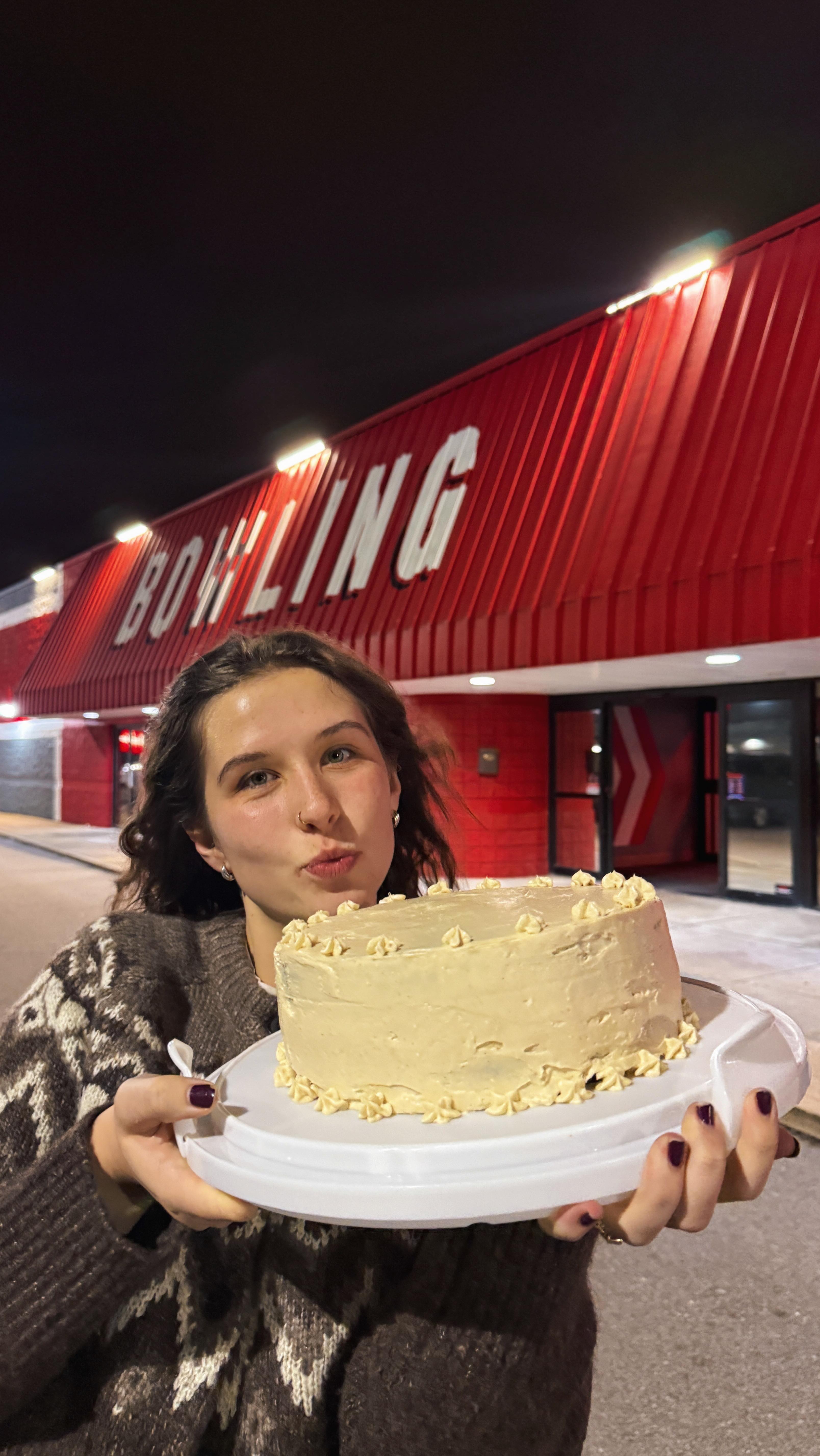 Bowling, Baileys, and chocolate! You can’t go wrong.
🍫✨ This NYE treat was a strike with everyone! 🎳 Too much? #NewYearsEve #dessertlover #strikeking #cakedecorating