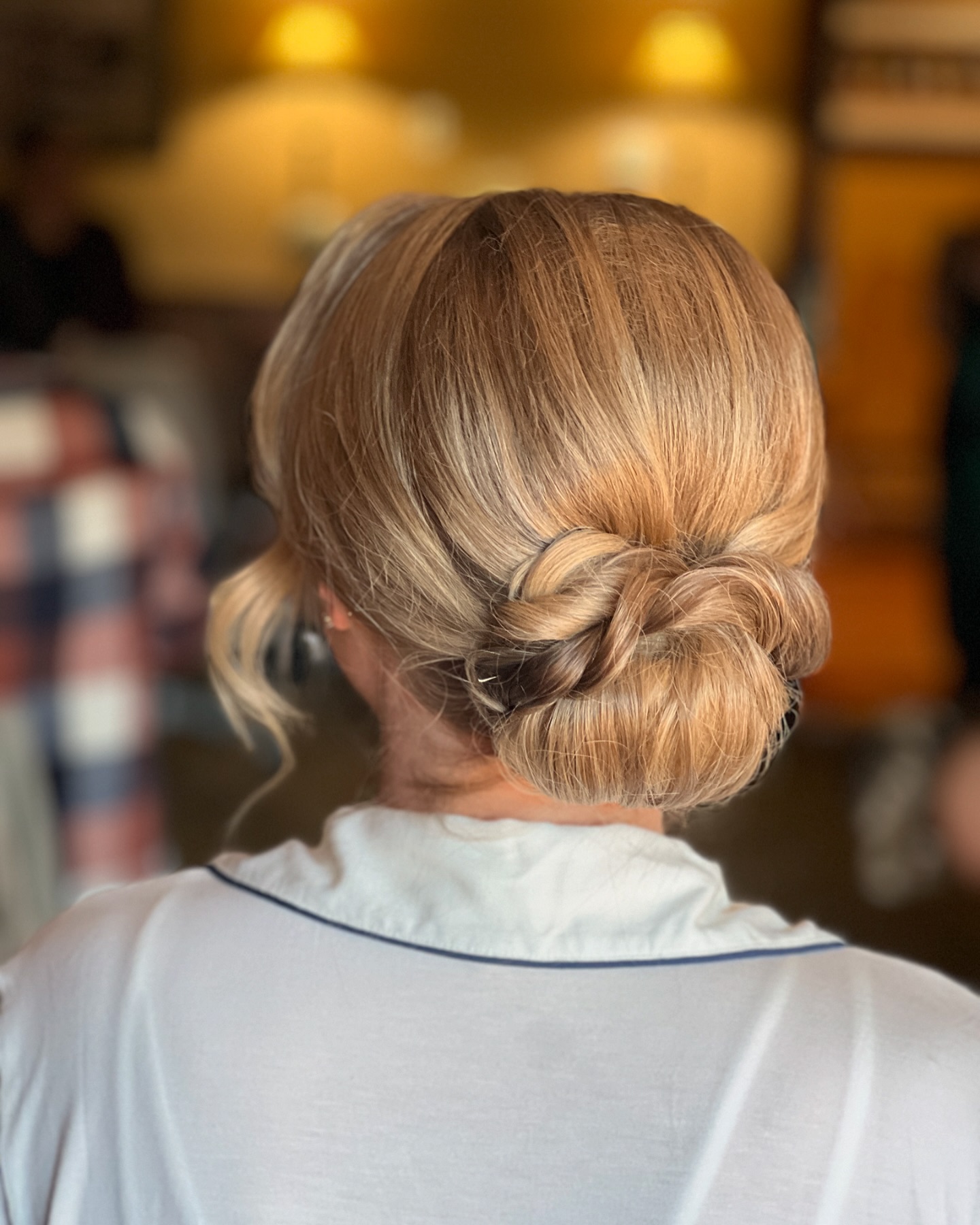 Happy Friday Friends! We hope you have a wonderful day and don’t forget to book your hair and makeup team 2025 brides dates are filling up! We would love to be apart of your big day! 💓
•
Stylist Haley