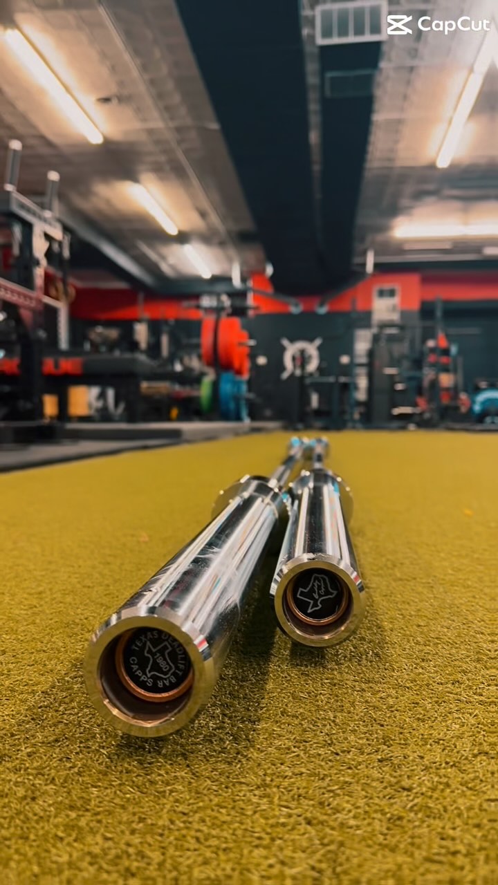 Is Christmas over yet? βοΈ Lets unbox 3 brand new Texas Deadlift Barbells! πͺπ» Only 2 are pictured since @liftingbananabear wanted to use one as soon as they came in! He approves π #ChicagoStrong #ChicagoGym #Texasdeadliftbar #powerlifting #ChicagoPowerlifting