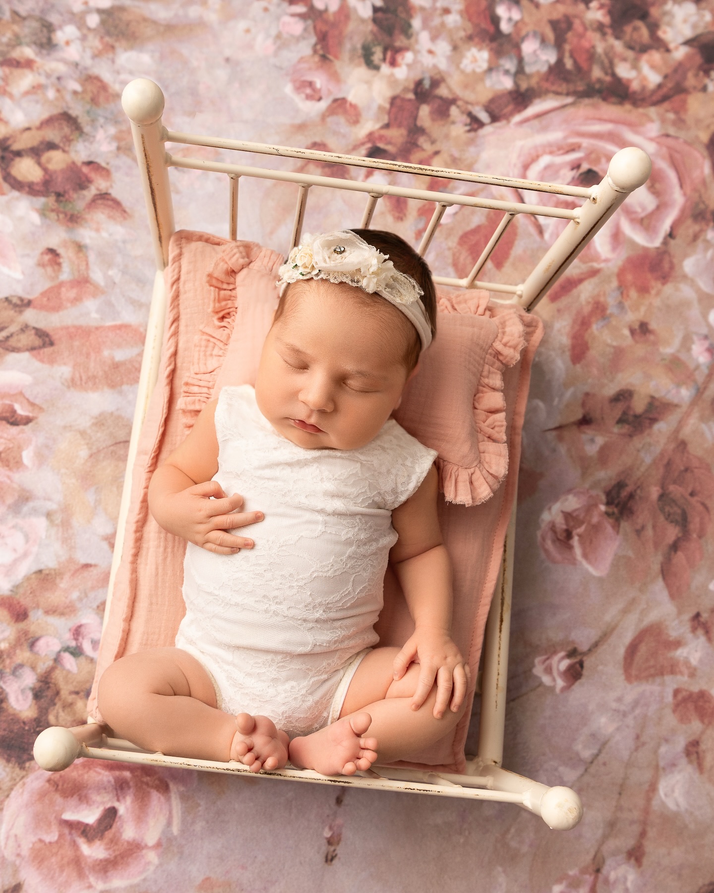 Snuggly sunday vibes with sweet Ember 💕
#tukefamily #orlandonewbornphotographer #winterparknewbornphotographer #orlandomoms #winterparkmoms #wintergardennewbornphotographer