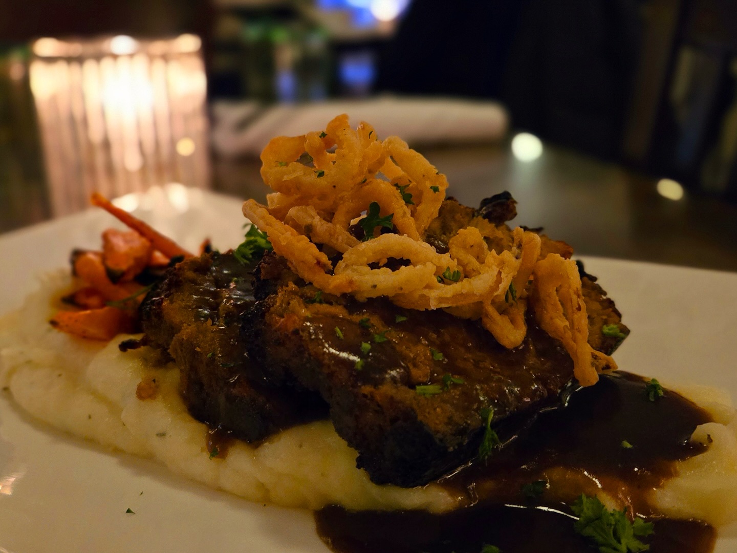 Dive into this mouthwatering comfort food classic ! Meatloaf โฆ.served with roasted carrots, mashed potatoes, crispy shallots & pan reduction gravy โฆ.
#diginn #dinnerfortwo #nyceats #comfortfood #inwoodnyc
Reserve your table now @theinwoodfarm โฆ ๐๐๐ฝ๐๐จ๐จ
