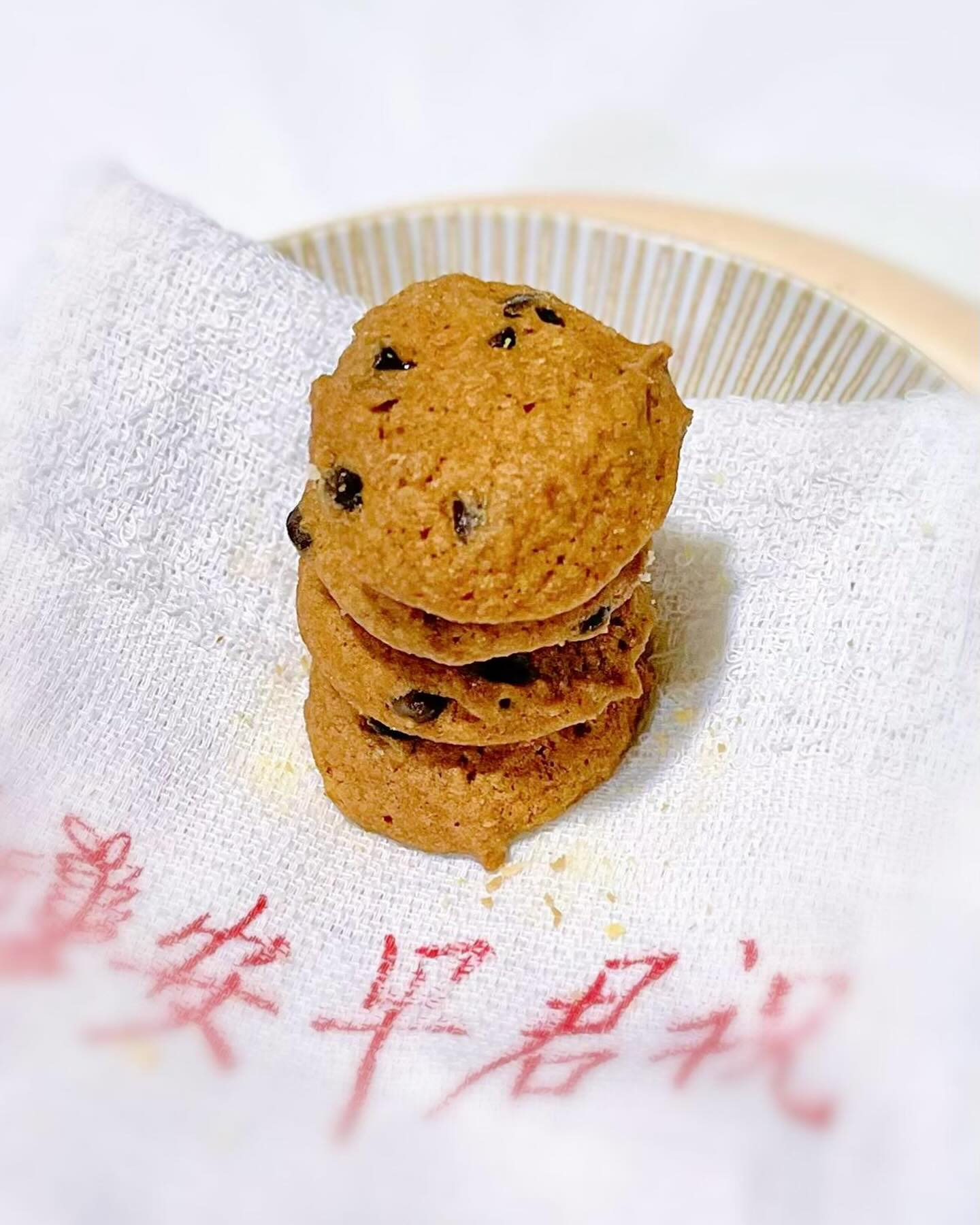 One of our oldest recipe together with our Pineapple Tarts.
Chocolate Chips Cookies.