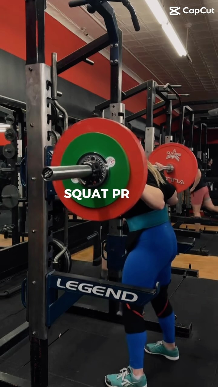 🚨 SQUAT PR 🚨 @legswithliz making 325**** lbs look easy!! Amazing! 💪🏻
Comment “GO LIZ” and SHARE this video on your story for your chance to win a FREE HYBRID HOODIE ‼️
#ChicagoStrong #SquatPR #GirlsWhoLift #Powerlifting