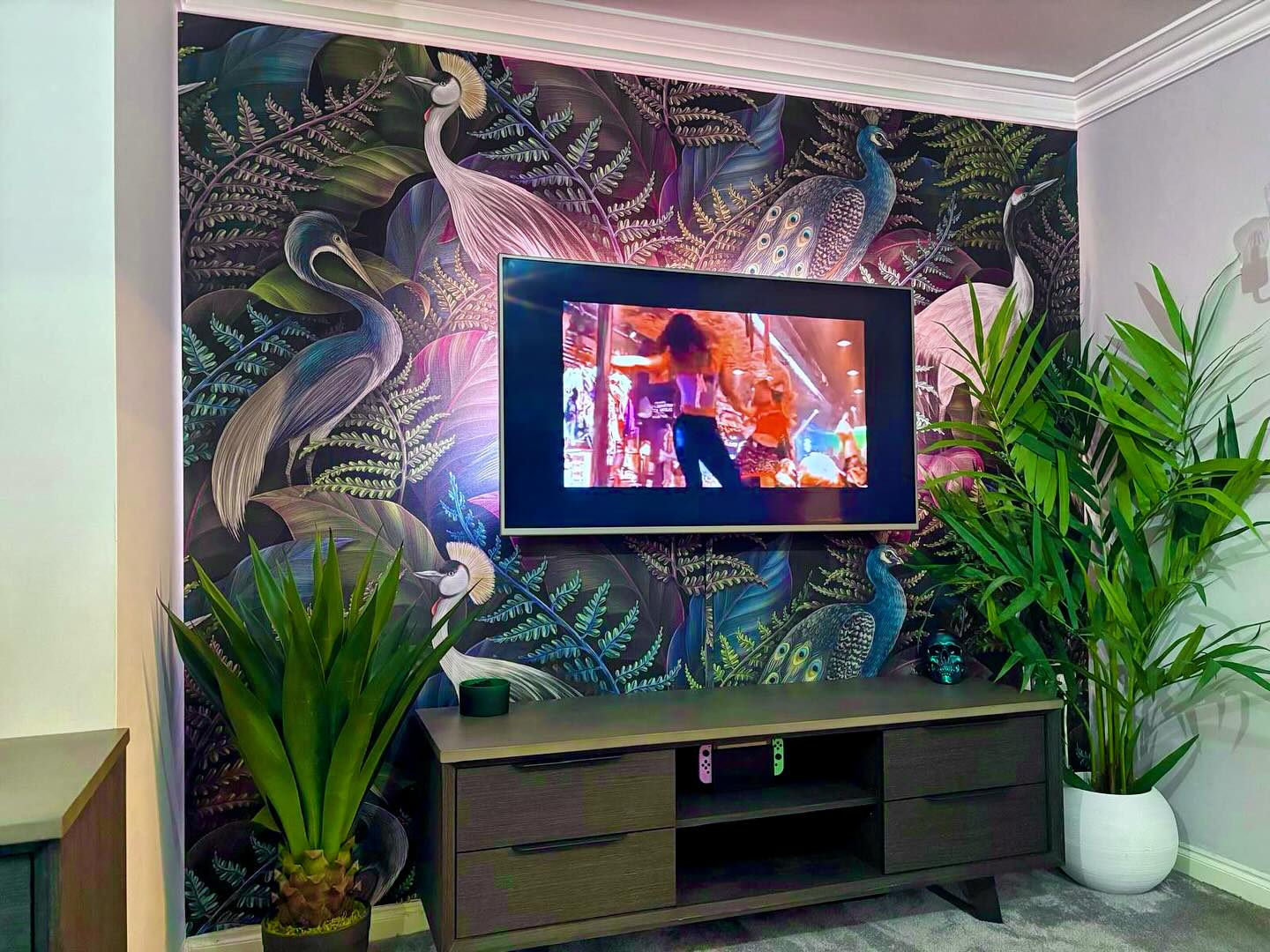 Designed, printed and installed by NE Display. This photograph shows our high quality bespoke wall dรฉcor wallpaper, and itโs a paste the wall product so itโs easy applied. โค๏ธ