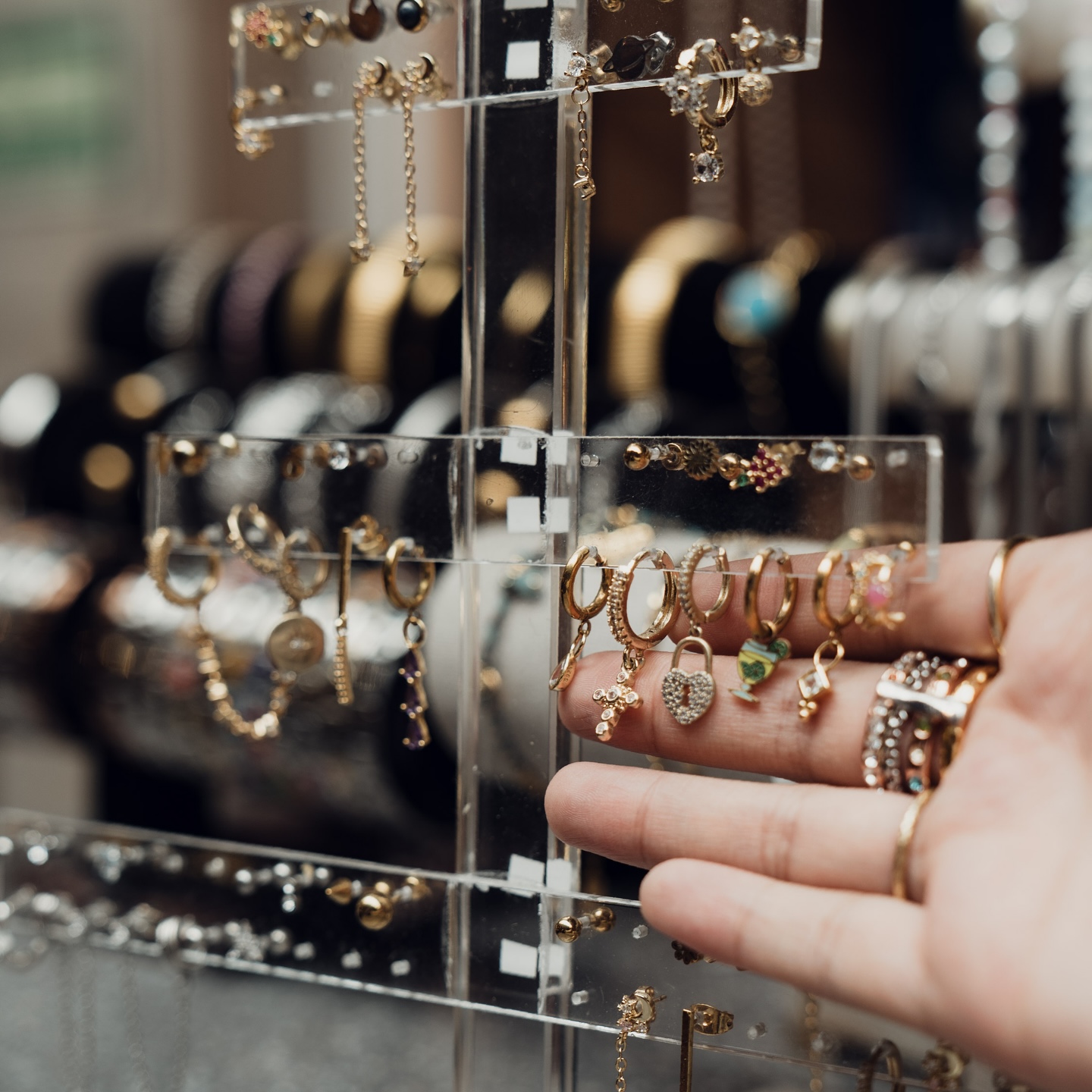 ✨ Los accesorios hacen la diferencia. ¿Ya tienes los tuyos? #MercadoDelCarmen