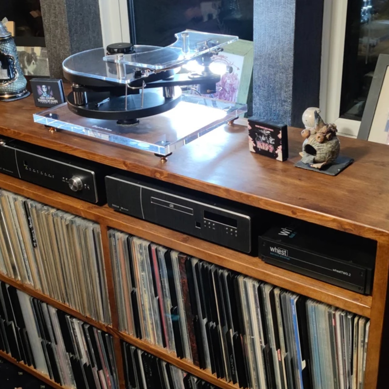 Our Galloway vinyl record storage unit with a shelf for hifi separates. Finished in Tudor Oak. Always made out of solid wood. Available on our website - link in bio.
#komodafurniture #woodfurniture #interiordecorating #interiordesign #interiorandhome #vinylrecord #hifi #recordplayer #recordplayerstand #instadaily #instawoodworkers #homeandliving #homestyling #madeinuk #furnituremakers #furnituredesign #hifi #hifirack #bookshelf #woodbookshelf #hifistand #vinylstorage #cdstorage #tvunit #vinylrecordcollection #vinylrecordcollector