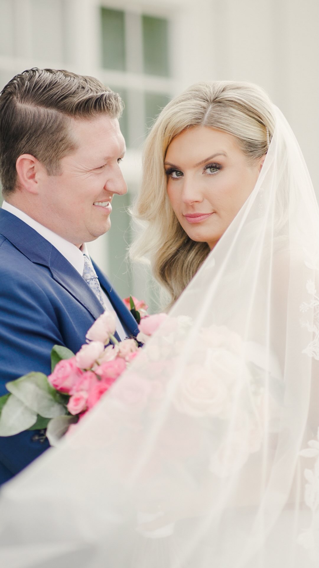 🌸Pretty in Pink💕🌷 Every detail thoughtfully curated and every moment so cherished, a true reflection of Ashley & Shawn. It’s always a privilege to capture weddings that tell such an authentic story of love and joy!💖
Venue: @etrefarms
Floral: @etrefarms
Photography: @laurendamariephotography
Beauty: @euphoriahairandmakeup
Hair: @jessegorkaobrien @cfriedericks_