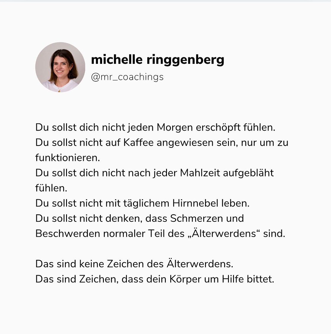 Die Wahrheit ist: Dein Körper zeigt dir, dass er Unterstützung braucht – und oft sind es kleine, gezielte Anpassungen, die bereits eine grosse Veränderung bewirken können. 🌟
Mit dem richtigen Know-How und einem Coach an deiner Seite, der versteht, was dein Körper braucht, kannst du dich schon in kurzer Zeit energiegeladener, klarer und insgesamt wohler fühlen. 💪
Warte nicht darauf, dass es schlimmer wird – du kannst die Kontrolle zurückgewinnen und dein Wohlbefinden stärken!
Es gibt einen Grund, warum du deine Gesundheits- oder Abnehmziele vielleicht nicht erreichst – und es hat nichts mit Willenskraft zu tun!
🚨 Dein Körper sendet dir wichtige Signale:
• 😴 Müdigkeit macht Heißhunger stärker
• 🤯 Ein aufgeblähter Bauch nimmt dir die Motivation
• 😵 Mit einem nebligen Kopf fühlt sich Meal-Prep unmöglich an
Dein Körper schreit nach simplen, nachhaltigen Veränderungen. Diese kleinen Schritte können dir helfen, wieder Energie zu tanken und deine Ziele leichter zu erreichen:
🛏 Schlaf: Versuche, 8 Stunden vor deiner Weckzeit im Bett zu sein. Auch wenn du nicht sofort einschläfst, hilft die Ruhephase deinem Körper
🥗 Ernährung: Setze auf unverarbeitete Lebensmittel – sie helfen dir, Überessen und das „aufgeblähte“ Gefühl zu vermeiden
🚶♀️ Bewegung: Bereits 10 Minuten Bewegung am Tag, z. B. ein Spaziergang nach dem Essen, reduzieren Blähungen und geben dir Energie
💧 Hydration: Oft wird Durst mit Hunger oder Müdigkeit verwechselt. Achte darauf, genug Wasser zu trinken
Gesundheit bedeutet nicht nur Gewichtsverlust. Es geht darum, voller Energie, klar im Kopf und bereit für alles zu sein, was das Leben dir bringt! 💪
💡 Höre auf deinen Körper und mache kleine, realistische Schritte für ein gesünderes Leben
Du verdienst es, dich voller Energie und Vitalität zu fühlen! 🌟
#GesundAbnehmen #FitnessTipps #Ernährung #Nährstoffe #Ballaststoffe#Gesundheit#NachhaltigFit#Personaltraining#PersonaltrainingBern#Erfolg#Darmgesundheit#Wohlfühlkörper#Lösung#mrcoachings