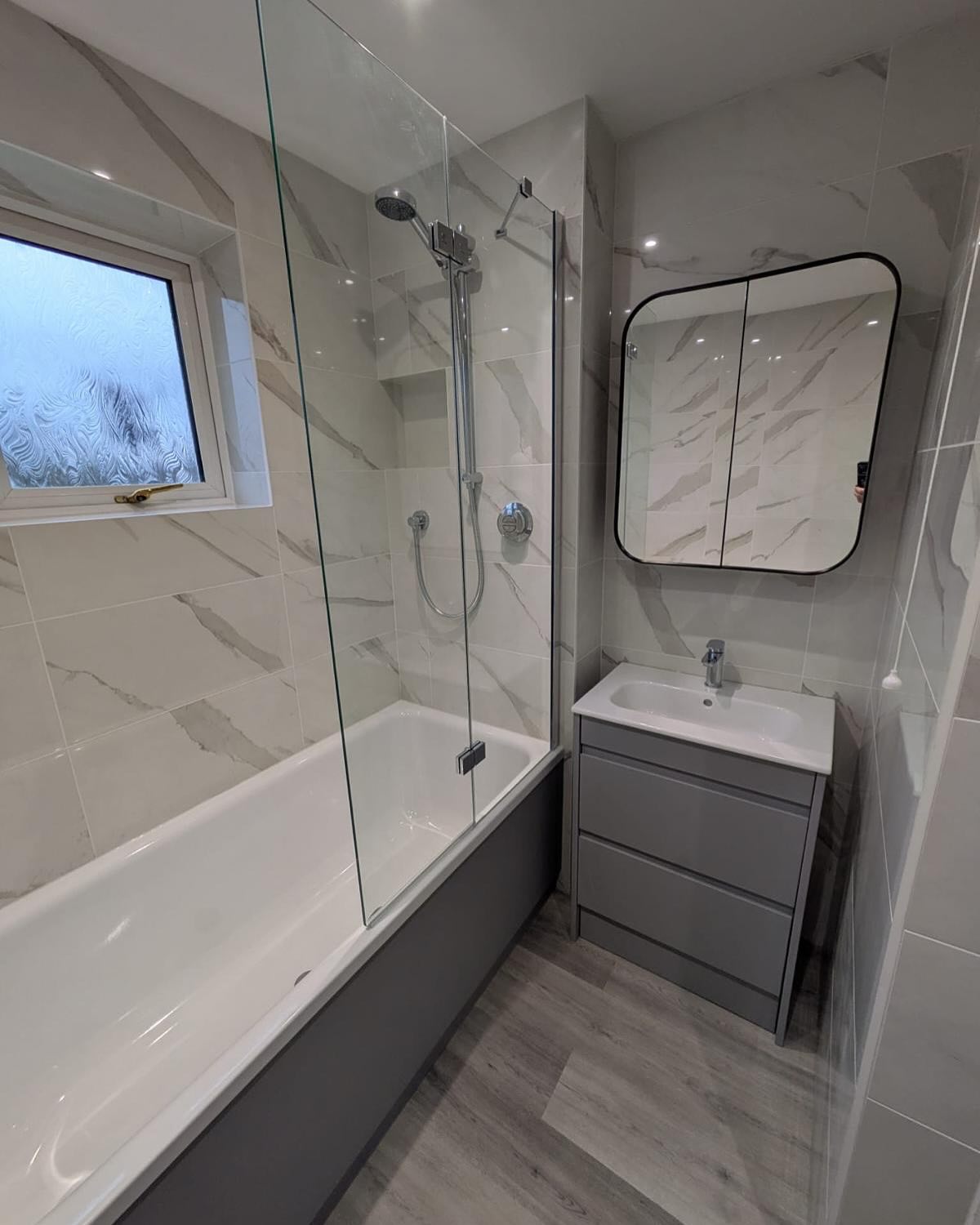 Another brilliant install by our man James @aquipped in Farnham!📍🤩
This bathroom took marbles and grey tones to form a lovely timeless piece for one of our favourite customers. She loved it so much she baked us a cake! (See picture at the end!🎂)
This bathroom used a combination of standard and slim depth furniture topped with a dog-legged crystal white worktop curtesy of James’ skill and ability ✅
This bathroom featured the following brands:
🇩🇪Bette’s Ocean - the glazed titanium steel bath made to last 💪🏻
🇬🇧Calypso’s Selter Shale furniture and colour matched bath panel for a uniformed look 🩶
🇬🇧Aqualisa’s Quartz Classic concealed valve with sliding rail and bath overflow filler for a modern solution to low water pressure ⚡️
🇬🇧Kudo’s Inspire two panel in-fold bathscreen with locking hinges 🔒
🇬🇧Rhoper Rhodes Theory two door mirror cabinet for a soft rounded touch and R2’s Fuse basin mono mixer ✨
🇩🇪Viega’s Prevista concealed cistern - of course! 🏋️
🇦🇪 RAK Ceramics and their Resort BTW pan and seat
The flooring we used was Westchester Oak thanks to @polyflorltd , easily one of our favourite grey-toned wooden floors! ⭐️
Tiles are the Carrara Marble Blanco in a super shiny polished finish ✨
For anymore details on the project, drop us a DM! 📲
@polyflorltd @polyflor_home @aqualisashowers @kudosshowers @calypso.bathrooms @bette.official @roperrhodes @r2bathrooms @viega_uk @rakceramicsuk
#bathroominspiration #bathroomdesign #bathroominspo #interiordesign #bathroomrenovation #bathroomdecor #bathroomvanity #bathroomtiles #bathrooms #bathroomsofinstagram #bathroomsofinsta #bathroomstyle #luxury #luxurybathrooms