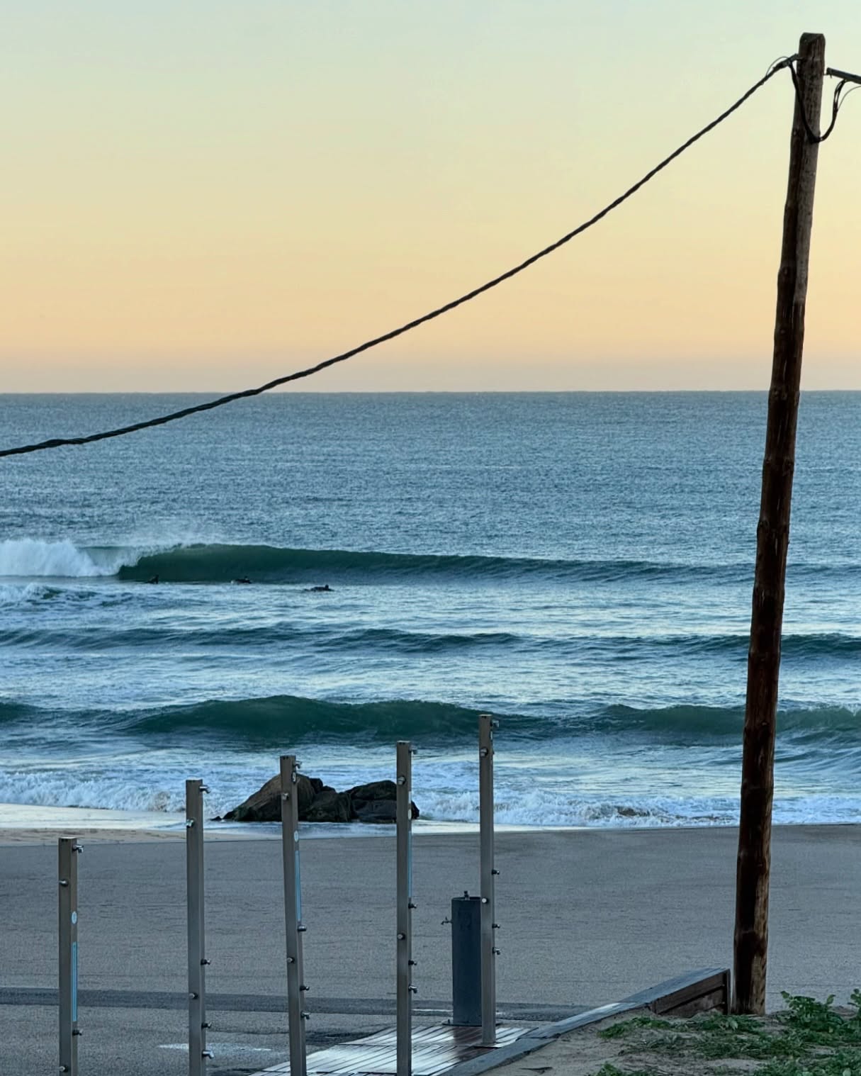 Nice dawn patrol session in between winter storms at the home break! 7’6 panacea and 9’0 Fishsimmons.
#surfboardclub #surfclub #dawnpatrol #joshhallsurfboards #fishsimmons #eggsurfboard #surfportugal #surfporto