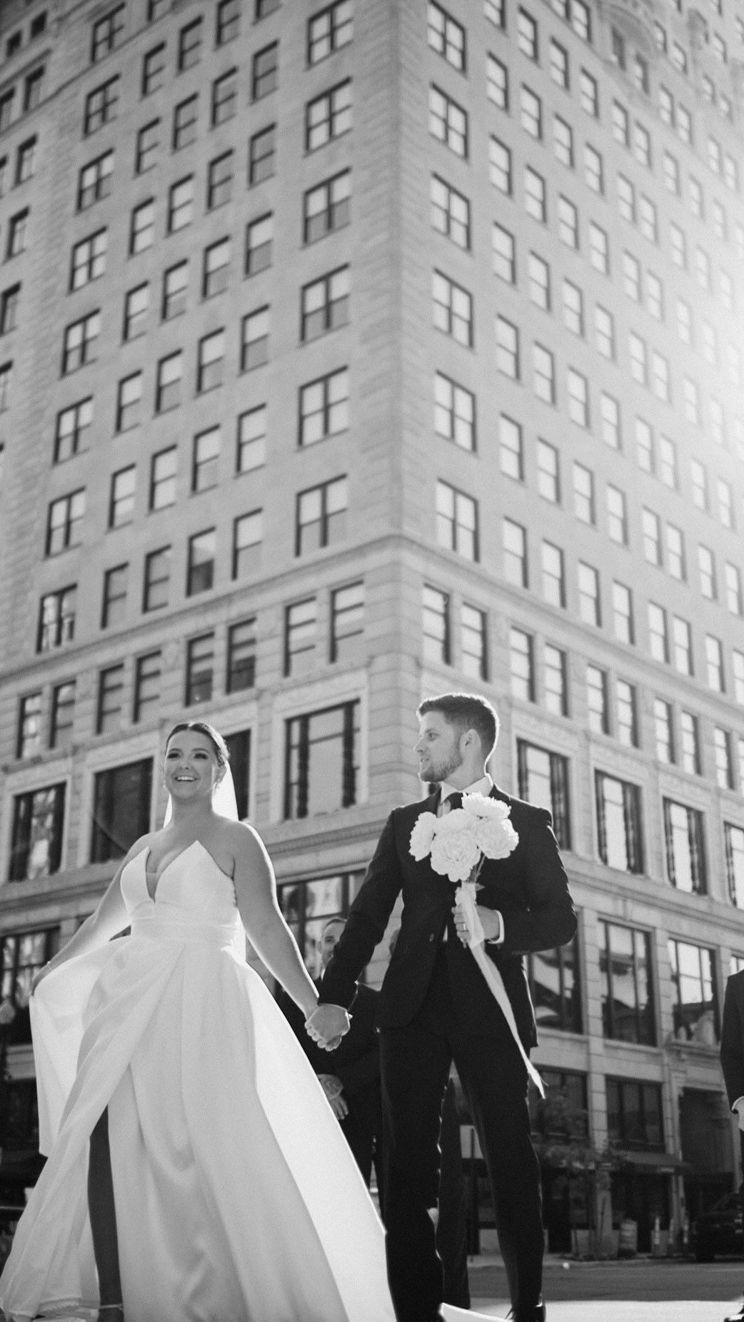 ✨ Love and laughter filled every corner of the historic Book Tower with this fun group. Surrounded by friends and family, Baylee & Cody tied the knot on their anniversary, a perfect way to celebrate and start a new chapter!🥂
VENUE: @booktowerdetroit
PLANNING & EVENT DESIGN: @elementeventdesign
PHOTOGRAPHY: @taylorsimonphoto
ENTERTAINMENT: @completewedo
BEAUTY: @marygracemakeup