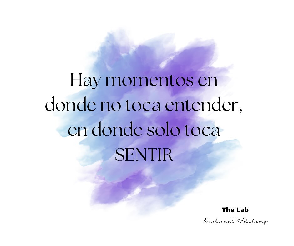 Hay momentos en donde la capacidad de entender lo que estamos atravesando se minimiza… en donde las explicaciones, justificaciones, o narrativa mental simplemente estorban y no ayudan. Hay espacios en donde lo único que toca es sentir lo que está presente… y es necesario tener a un otro amoroso y compasivo que nos sostenga, y nos acompañe mientras la ola de emociones pasa… sin tratar de entender… simplemente en presencia.
#ansiedad #gestalt #psicoterapia #psicoterapiagestalt #ifs #emdr #trabajando #trauma #procesoemocional #crecimientopersonal