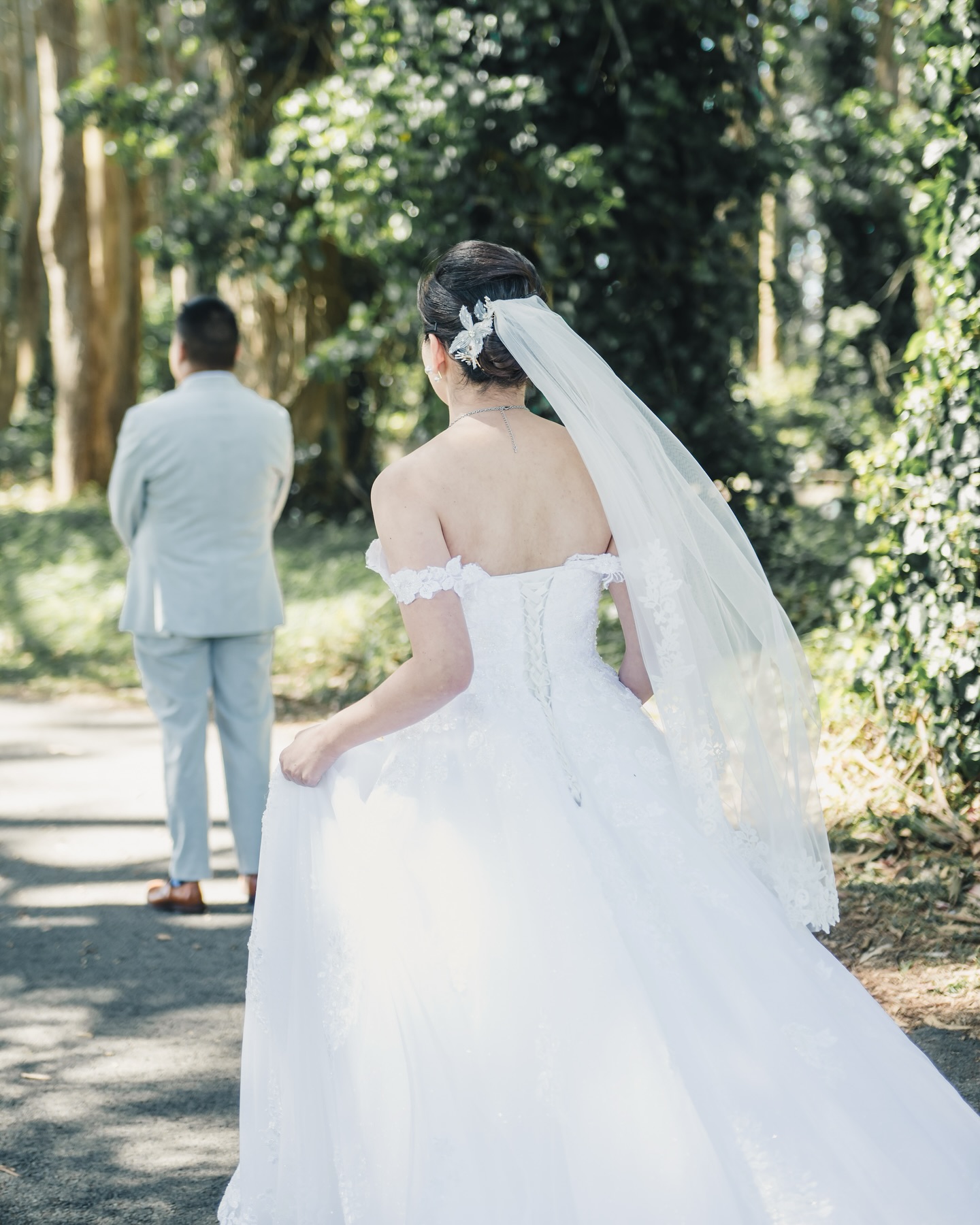 All the planning, all the preparation, all the excitement leads to this moment. Walking up to your favorite person and seeing them for the first time before your wedding day truly begins💛
•
•
•
#presidiogolfcourse #firstlook #weddingday #presidio #sfwedding #photography #weddingvenue #sanfrancisco #sfeventvenue #loveislove #bestdayever #2025wedding