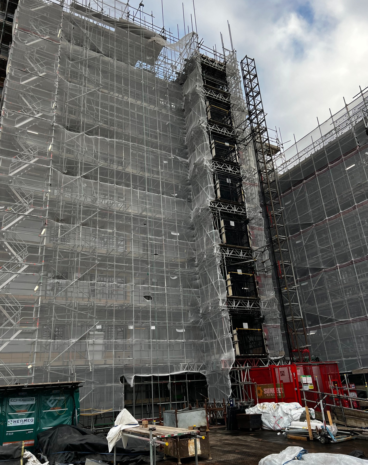 After almost two years, the largest cladding replacement project we have been involved in is slowly but surely approaching the finish line.
Our contractors, Kier, have been working hard to replace the ACM cladding on this block in West Ealing, and the building is gradually beginning to appear from behind all the scaffolding, which has been in place since November 2022.
The end date is late September 2025, and we look forward to seeing the results! 🚧🛠️