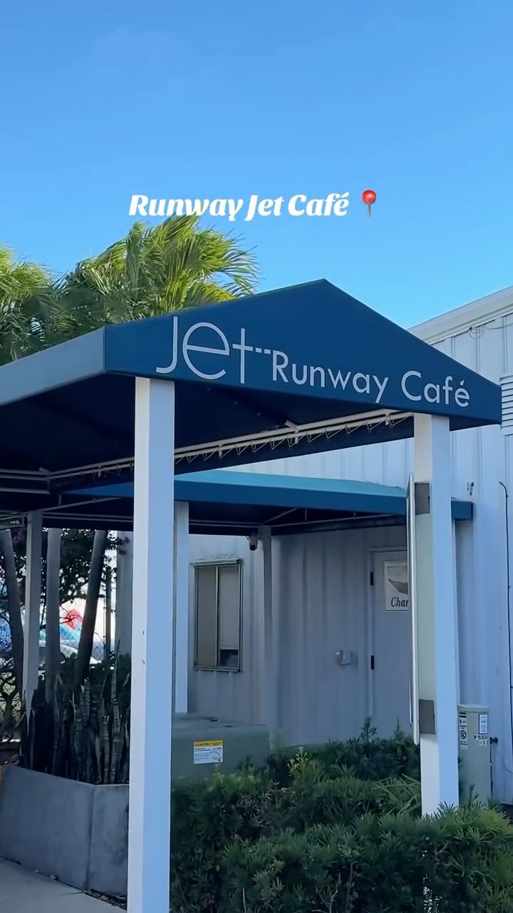 Discover @jetrunwaycafe . This hidden gem offers the best selection of breakfast 🥞 with a view 🛫.
——
Découvrez @jetrunwaycafe. Ce trésor caché propose la meilleure sélection de déjeuners 🥞 avec une vue imprenable 🛫.
—
#fortlauderdale #foodietiktok #soflofoodie #aviationlovers #aircrafthangar #browardcounty #browardfoodie #brunchtok #southflorida #fll #jetplane #jetrunwaycafe
