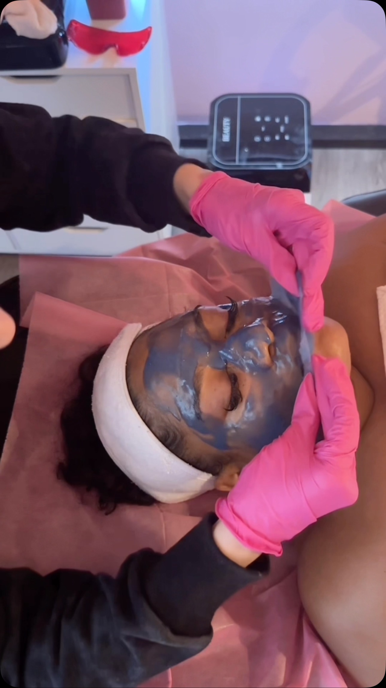 “Join us in welcoming our talented new team member, Stacey! ✨ From flawless lash sets to perfectly sculpted brows, her artistry speaks for itself. Check out her stunning work so far, and book with her today! 💖💆🏽♀️ #LashNOutBeauty #WelcomeStacey #LuxuryLashes #BrowPerfection #cincinnatibeauty #iheartlashnout #browgoals #cincinnatibrows #cincinnatilashes #hennabrows #cincinnatimua #trending #trendingreels