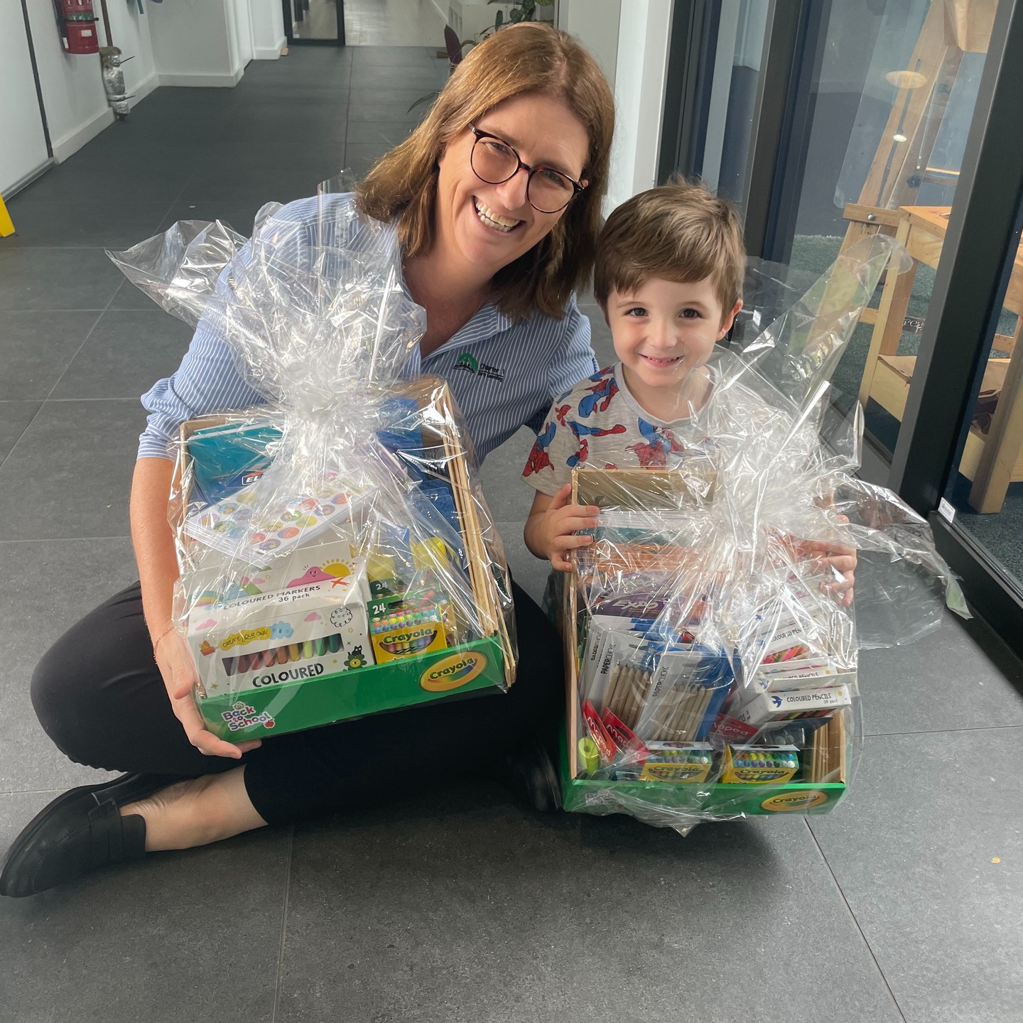 A big thank you to our local Woolworths for their generous Back-to-School hampers! We are so grateful for your kindness and community spirit. These resources will play an integral part in Chapter 1’s School Readiness Program, helping us support children’s development as they prepare for the transition to school. Keep an eye out to see what we get up to throughout the year! #BackToSchool #ThankYouWoolworths #CommunitySupport
