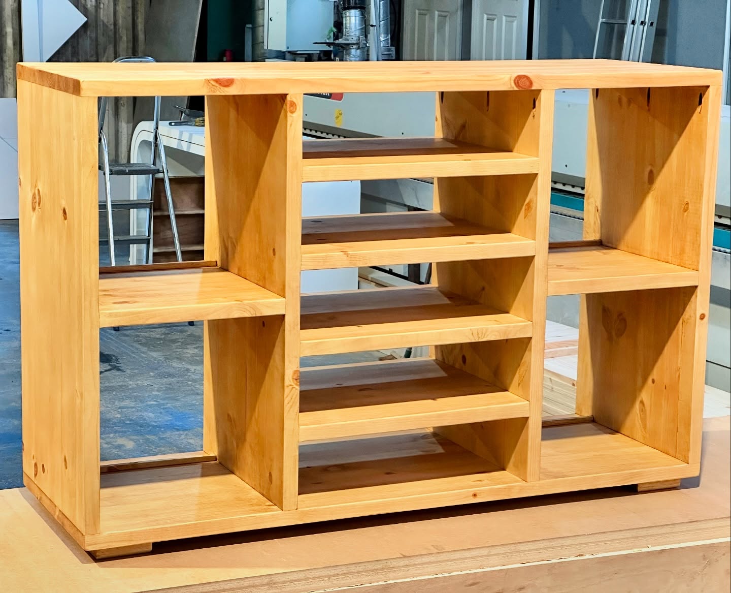 Latest handcrafted solid wood unit delivered. Middle section for hifi separates and sides for vinyl record storage. Finished in Medium Brown. Can’t wait to see it in situ 😍
#woodfurniture #interiordecorating #promotion #finance #buynowpaylater #2025 #discount #interiordesign #interiorandhome #vinylrecord #hifi #recordplayer #recordplayerstand #instadaily #instawoodworkers #madeinuk #furnituremakers #furnituredesign #hifi #hifirack #bookshelf #woodbookshelf #hifistand #bedsidetable #vinylstorage #cdstorage #tvunit #vinylrecordcollection #vinylrecordcollector