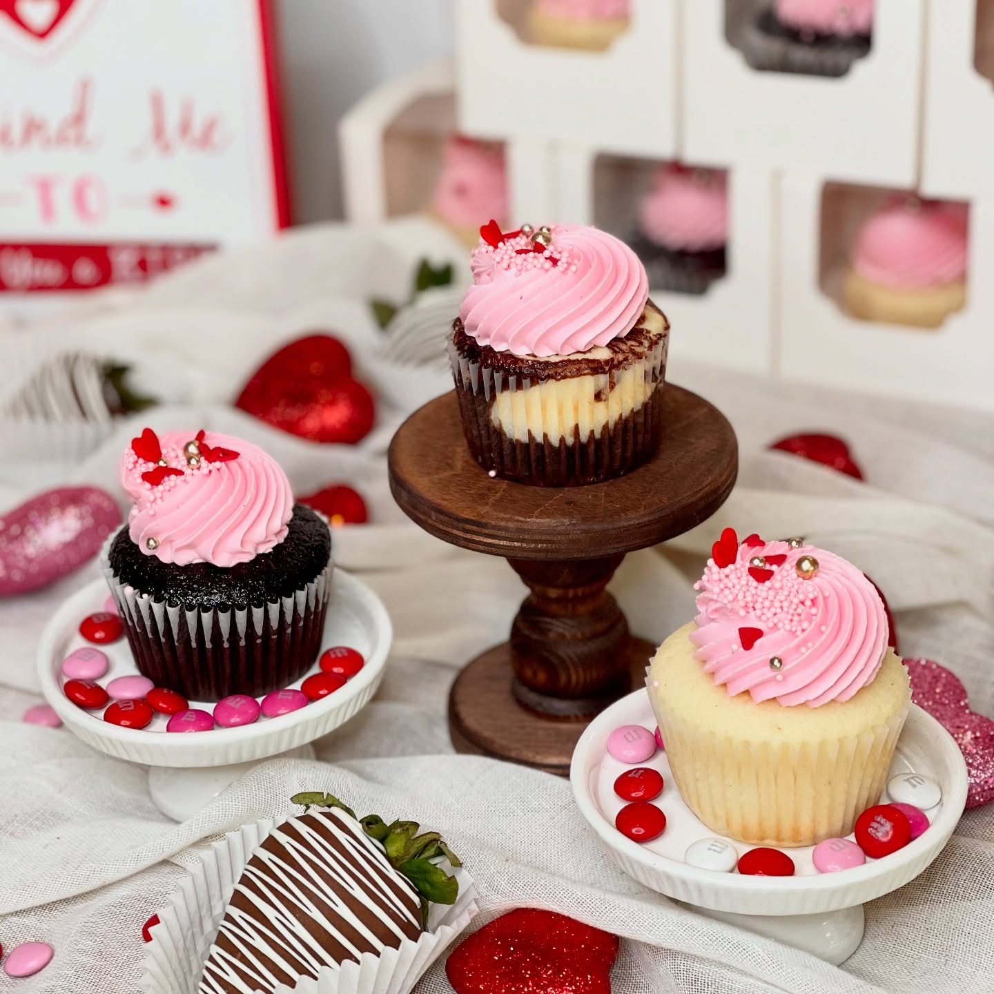 💝Merielle’s Vday Treats💝
.
.
.
.
Thank you Ms Cathy for the delicious 🍫🍓🥰 it’s all mine lol
.
.
#sugardreamsodeza #vday #vdaydecor #valentinesdaydessert #heartcake #valentinedaycake #valentinesdaycake #valentinescupcakes #valentinecupcakes #eventdesserts #holidaydesserts #cupcakes #cupcakesofinstagram #cupcakedesign #modestocakes