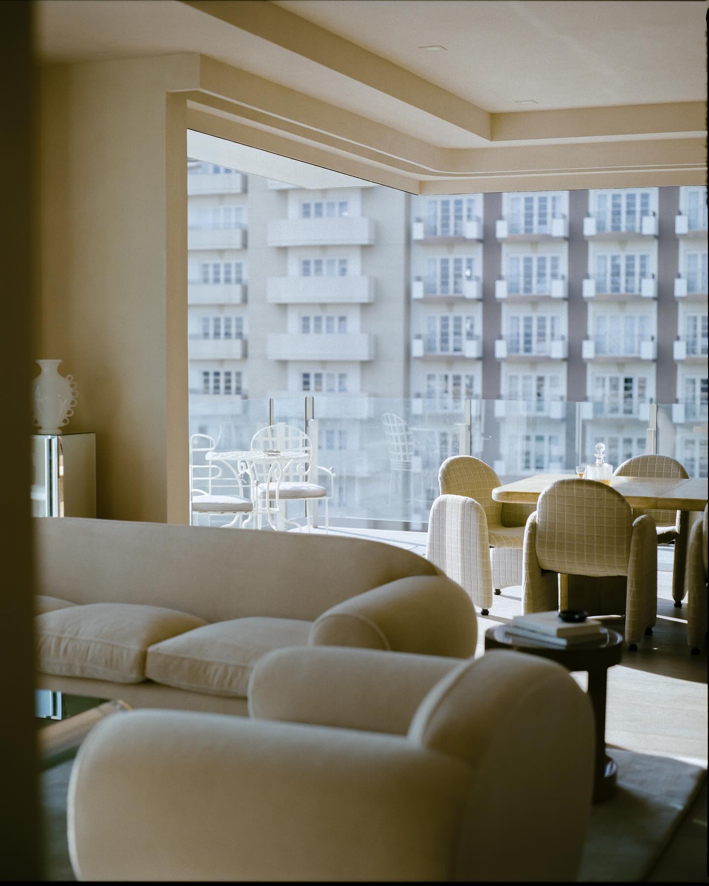 Our Four Seasons Residence project.
with love, Tiffany #nightpalm
Photo: @jackjunk
#design #interiors #deco #theromanceofideas