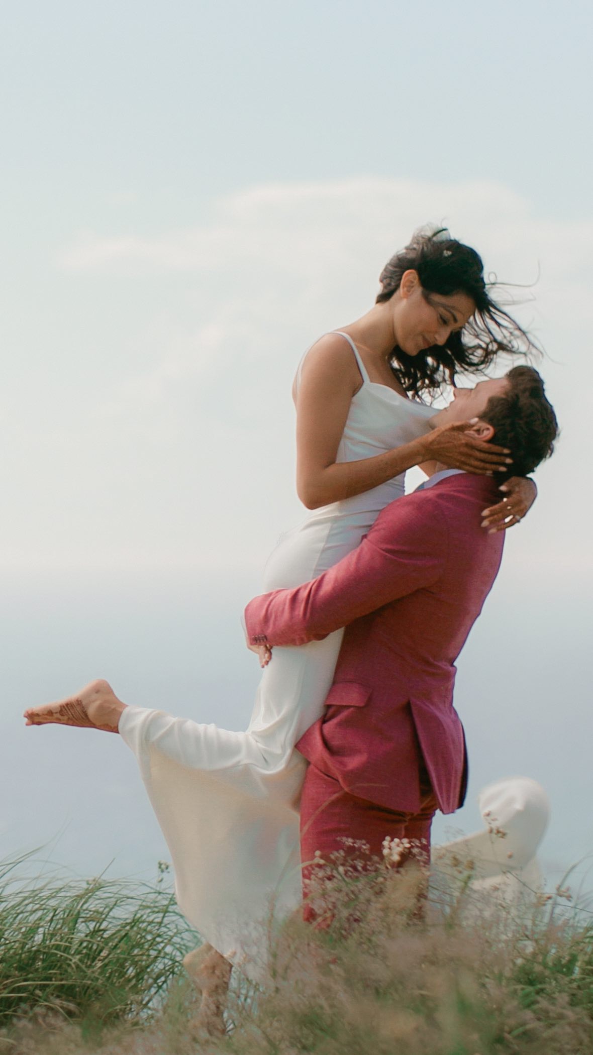 🌊Profound sweeping views of endless waters, high on the breathtaking bluff… A celebration where love and nature intertwined to create something truly beautiful; a day we will never forget!✨
Venue: @lakebluffpreserve
Planning & Design: @sincerelygingerweddings
Photography: @emilyfurney
Floral: @bittersweetandcofloral
Beauty: @teamhairandbeauty