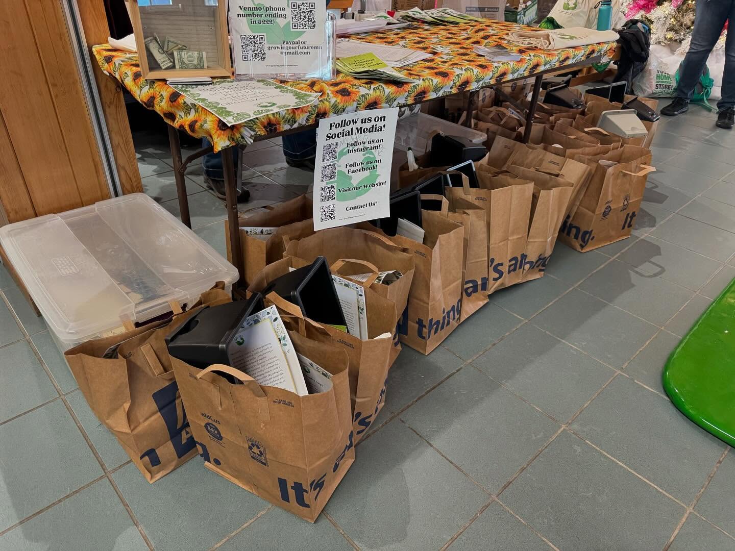Today is the LAST DAY to pick up your free gardening kits! Please stop by the Tourist Information Center (by Paul and Babe) and pick them up by 2pm.
Reminder that You have to have already filled out the google form online in order to pick up kits today.
Can’t make it? Send someone in your place! They just need your name and the number of kits you signed up for.
See you soon!
•Follow us!
•A Bemidji-based Nonprofit catering to area youth.
•Volunteer and Women Led
•100% Donation Funded
•Turn on Post Notifications and Like, Comment, Share!
.
#ediblegarden #flowersofinstagram #flowerstagram #garden #gardendesign #gardener #gardenersofinstagram #gardening #gardeningismytherapy #gardeninglife #gardeninglove #gardeninspiration #gardens #gardensofinstagram #greenthumb #growyourownfood #houseplants #indoorplants #instagarden #kitchengarden #lovegardening #organic #organicgardening #plant #planting #plantlife #plants #plantsmakepeoplehappy #gardeningorganizations