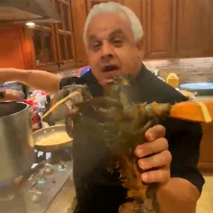 What's better? A lobster in a pot or a mobster in the trunk? #chefdup #italianlife #mobsters #mobstersandlobsters #caliendoevoo #chefcaliendo #ididitmyway #anthonycaliendo #mobking #cookingwithcaliendo #italianfoodie
