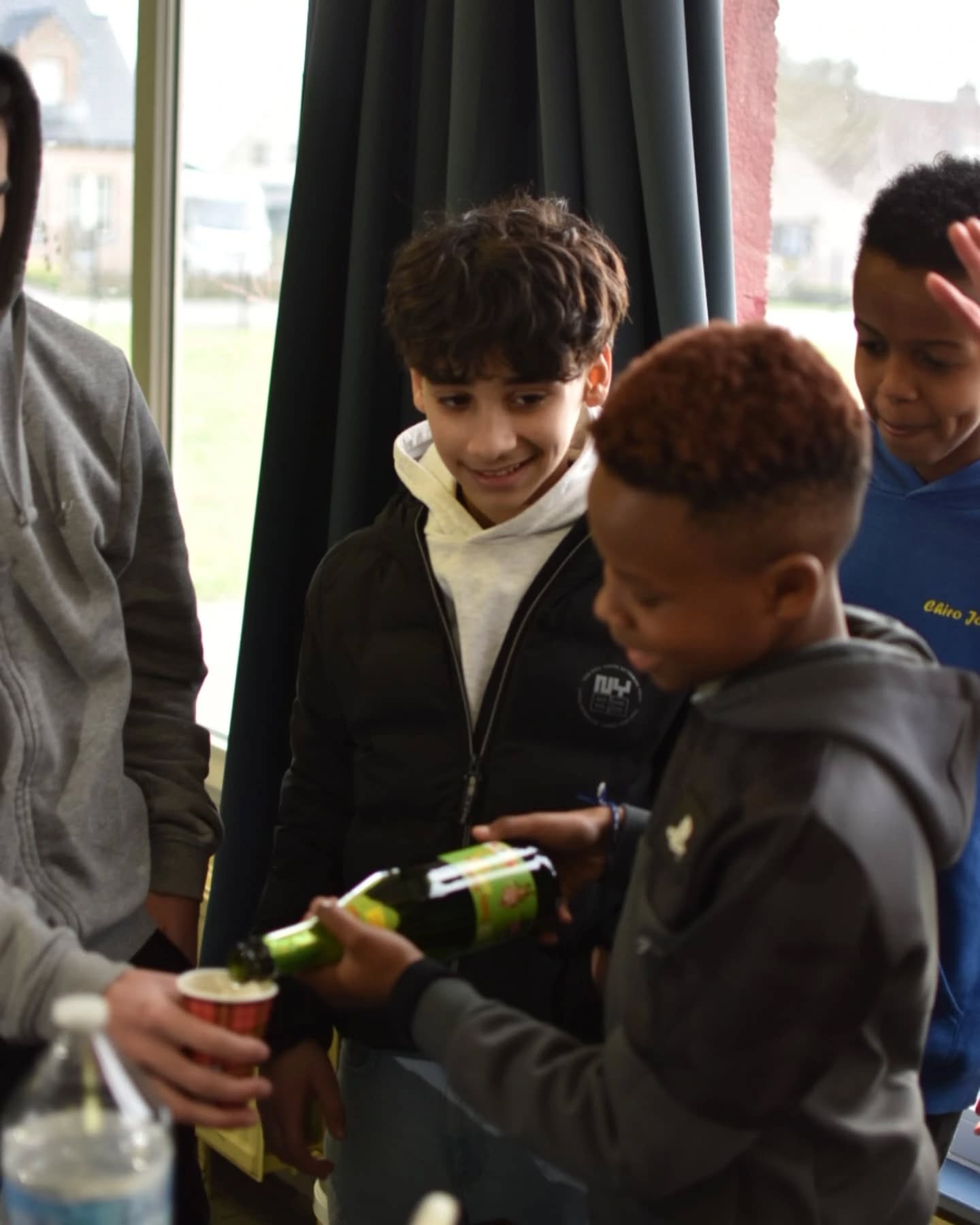 Onze nieuwjaarsreceptie kort samengevat:
Kinderchampagne, zelfgebakken wafels, afscheid van Amber, vrolijke leerlingen, dag van de directeur voor Lynn en tot slot: tevreden leraren.
Fijn weekend allemaal! π©΅