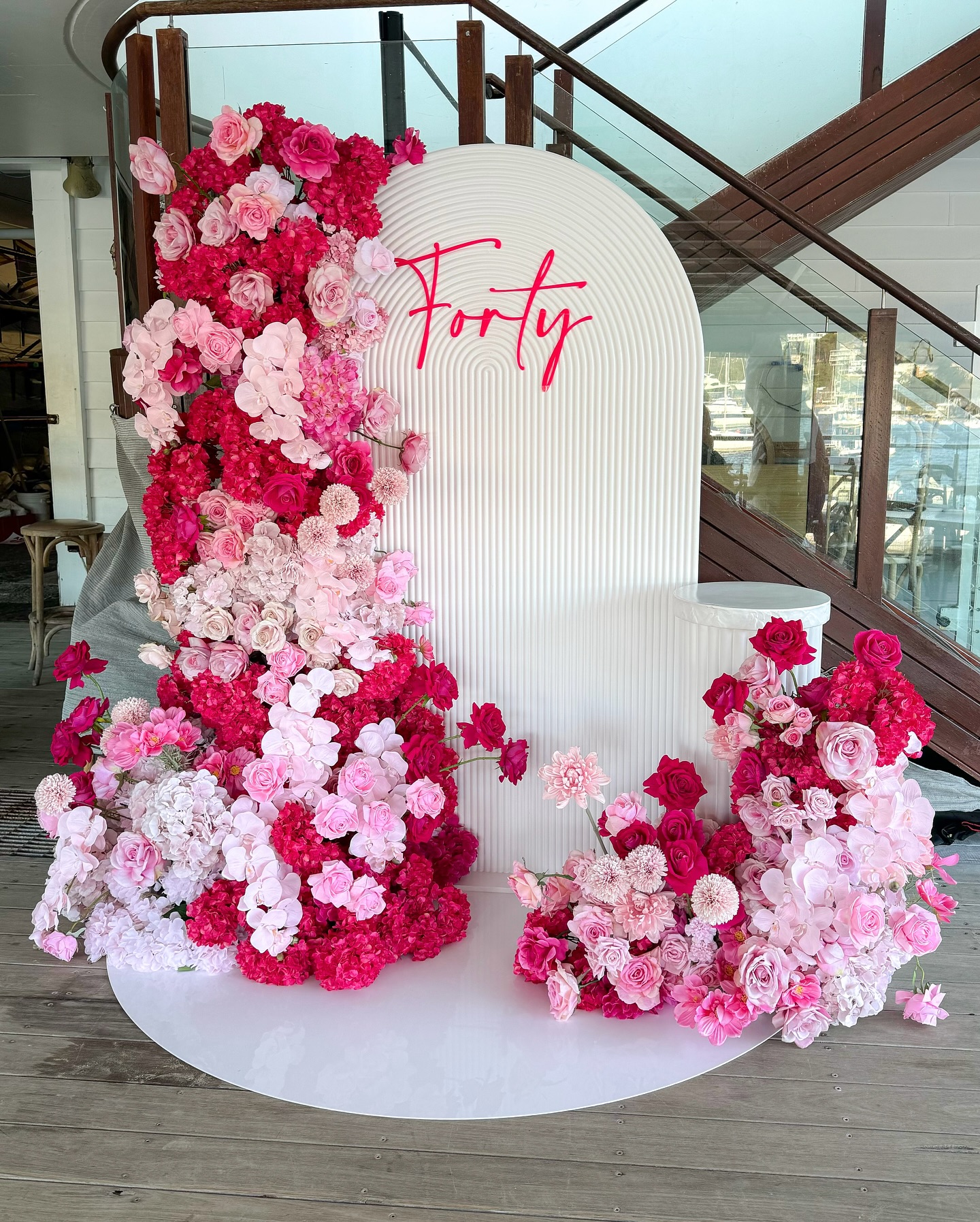 Forty celebrated the right way 🪩💘
Silk floral blooms and props @bloomingmoments_
#bloomingmoments #eventstyling #sydneyevents #sydneyeventstyling #eventinspo #fauxflorist #sydneyeventinspo