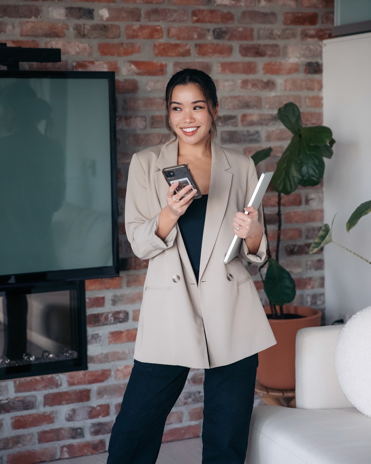 In 2025, over a million mortgages in ๐จ๐ฆ are up for renewalโIf you entered into a mortgage in 2020 with low pandemic-era rates, you can expect to see a 22% payment increase during your renewal this year! ๐
Instead of automatically renewing with your current lender, chat with our team @signaturemortgages ! Weโll walk you through all your options, so you can make the best decision for your next mortgage term ๐ฉ๐ปโ๐ปโ๏ธ