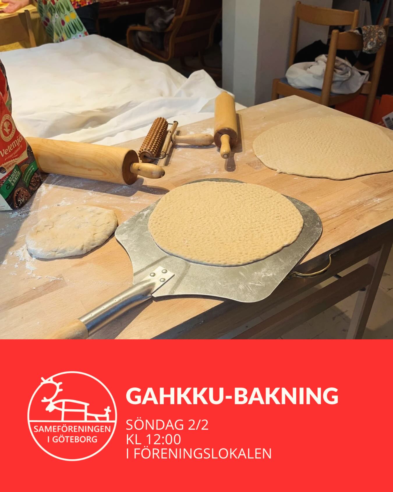 På söndag kl 12:00 är det gahkku-bakning i lokalen, men man kan komma redan kl 11 om man vill vara med och sätta degen. Vi kommer baka massvis med gahkku och behöver många hjälpande händer, hoppas vi ses där!