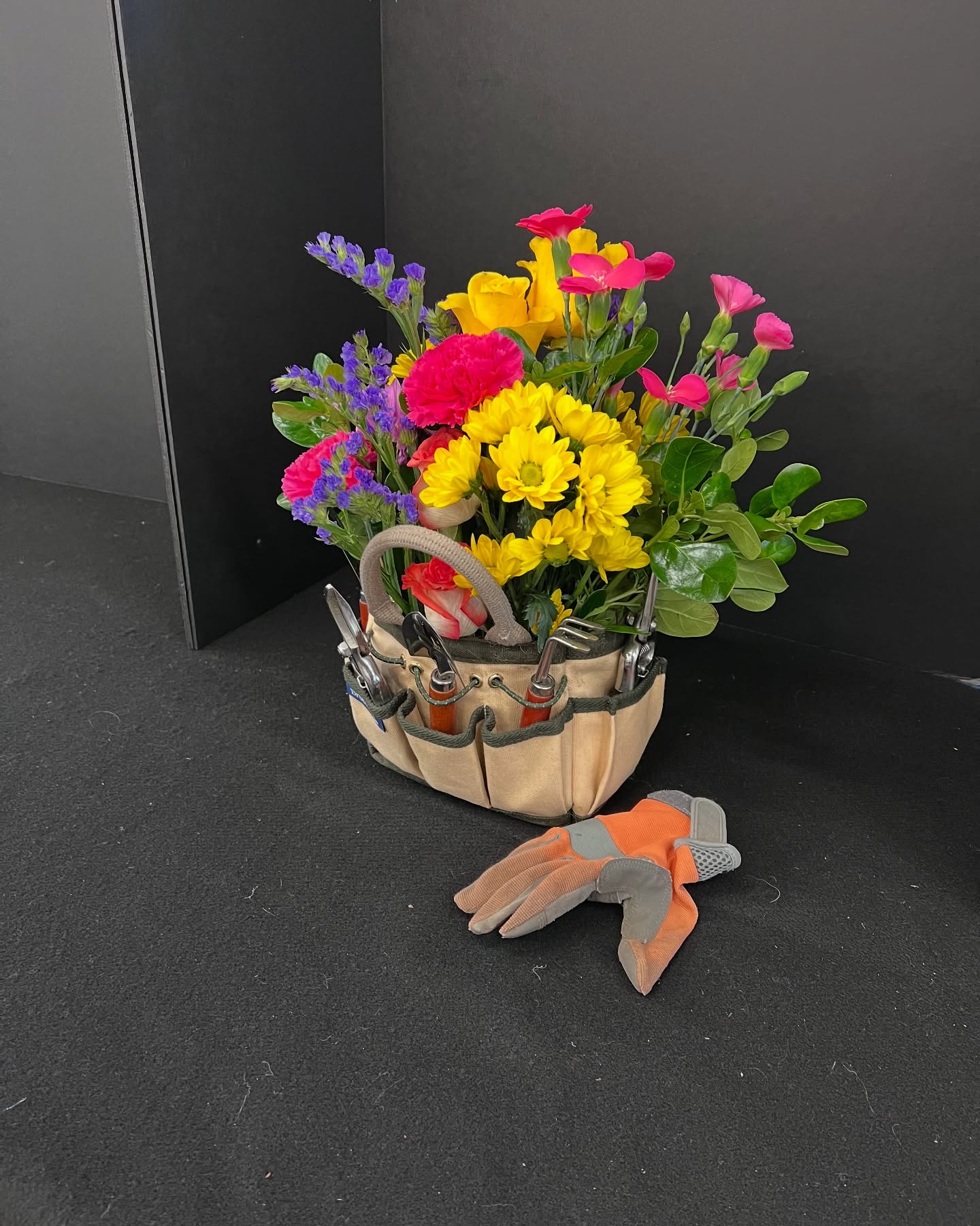 The Flower Design Theme for January 2nd, our first meeting of 2025, was “A Design Inspired by Your Occupation”. These beautiful submissions did not disappoint!
#latergram #Wiscasset #wiscassetmaine #miscoastmaine #maine #gardenclub #gardenclubofwiscasset #flowerdesign #floralarrangement