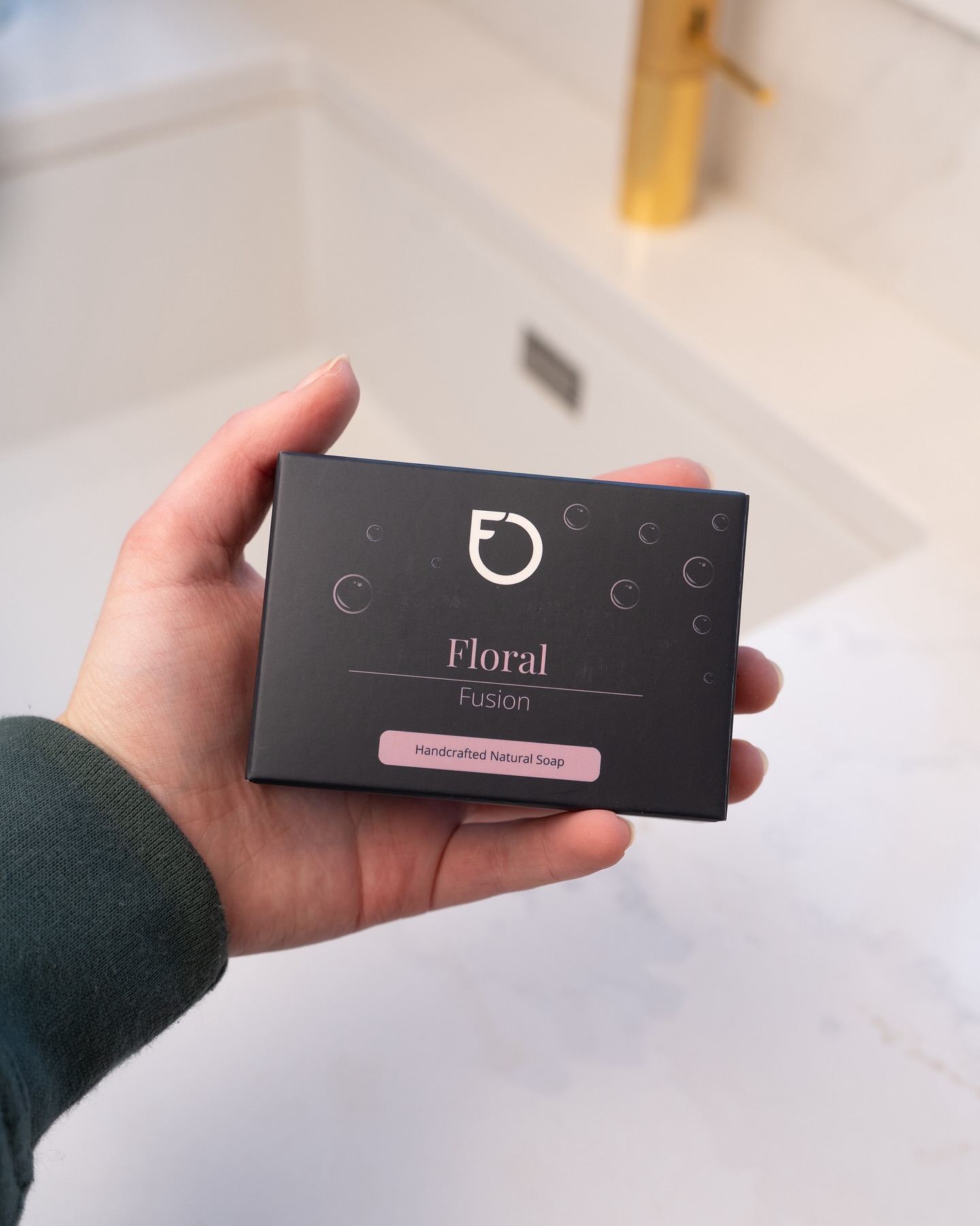 Indulge in Floral Fusion, a moment of self-care 🌸✨ Handcrafted with pure, natural ingredients for a luxurious cleanse!
•
•
•
#natural #gentle #skinfriendly