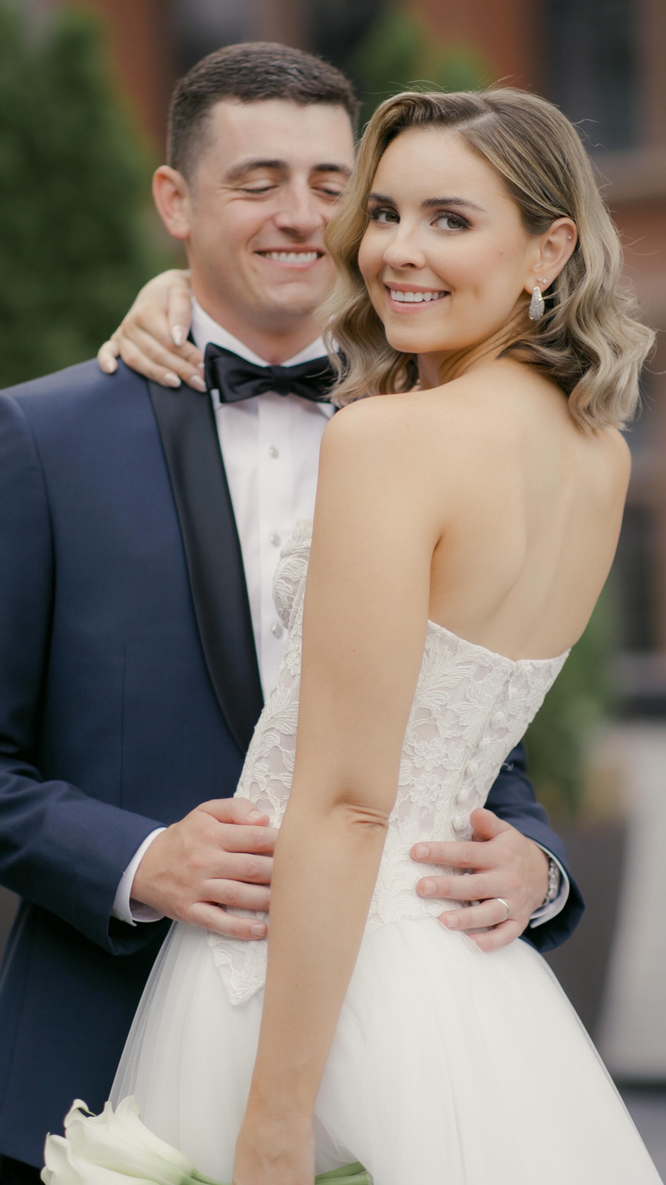 The way Austin looked at Megan all night? …Straight out of a movie. 🎞️🥹 Detroit set the scene, but their love stole the show. Here’s to a wedding as electric and full of heart as this incredible couple. 🖤
Venue: @shinolahotel
Planning: @belleeventco
Floral: @stemeventdesign
Photography: @pattyleonorphoto
Beauty: @teamglamdetroit
Hair: @isabelleoneilbeauty
Dress: @sarahseven @septnewyork