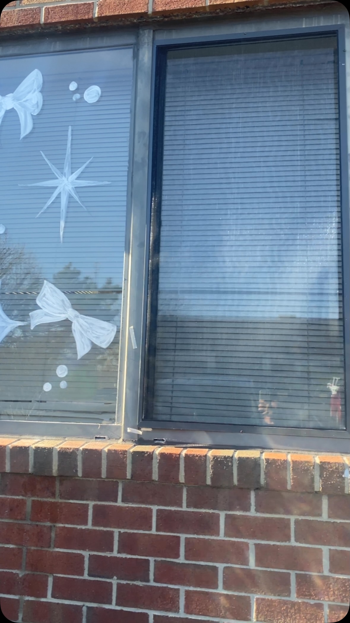 If you’re a local Annapolis business, this is for you ⬇️
🩷❤️Officially opening 3 spots for Commerical window art for Valentines/Galentines/February (or simply just to create magic) AND re-sharing my all-time favorite window for @tangledballoons_lola (that lasted over a year)❤️🩷
What you need to know:
〰️Art is weather resistant but easily removable
〰️Everything is painted by hand, no vinyl here
〰️Designs are fully custom and can incorporate your messaging, branding, color palette, etc
〰️Can be illustration or lettering (or both!)
〰️You can have a full-fledged vision or none at all (we provide mockups before we finalize your design)
Email us today 📲 to snag one of these spots before they’re gone!