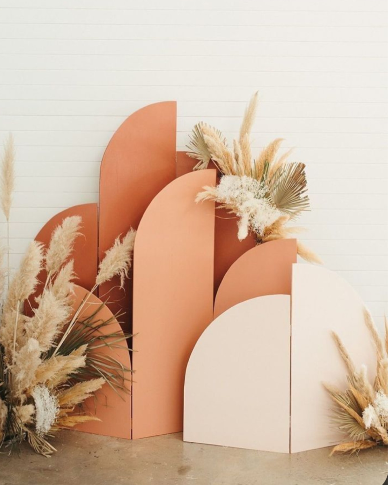 Sublimez vos événements avec un backdrop personnalisé !
Vous cherchez une décoration spectaculaire pour votre anniversaire, baby shower, baptême ou toute autre célébration ? Le backdrop est la solution parfaite ! ✨
💡 Qu’est-ce qu’un backdrop ?
C’est un fond décoratif qui sert de point central à votre événement. Il crée une ambiance unique et offre un espace idéal pour des photos inoubliables.
🌟 Comment personnaliser votre backdrop ?
Chez Orevents, je vous propose différentes options pour un décor 100% sur-mesure :
🎈 Ballons : Arc organique, guirlande de ballons, dégradé de couleurs… Effet wahou garanti !
💡 Néons lumineux : Ajoutez une touche moderne et tendance avec un message personnalisé (“Happy Birthday”, “Oh Baby”, “Love”, etc.).
🌸 Fleurs et feuillages : Pour une ambiance bohème, élégante ou romantique, optez pour des compositions florales.
🖋 Stickers personnalisés : Intégrez un prénom, une date ou un message spécial pour une touche unique.
📍 Basée à Dijon, je crée des backdrops adaptés à votre thème et à votre espace. Faites de votre événement un moment mémorable avec une décoration à couper le souffle !
📩 Contactez-moi dès maintenant pour une décoration sur-mesure.
#BackdropDécoration #DécorationÉvénementielle #Anniversaire #BabyShower #Baptême #NeonSign #BalloonDecor #Orevents #Dijon