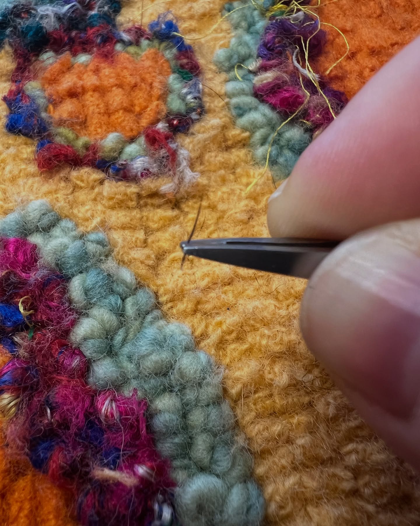 Taking my favorite skinnfeller piece “Huelwen” to get high resolution photographs this week. Trimming up the tiny details and removing stray fibers that have velcro-ed their way in.
You could also call this one “wool, two ways”, mixing folk art traditions from my ancestral lines.
The colorful center is made in the tradition of rug hooking. Traditionally made of scrap wool hooked through burlap or other loosely woven scrap material. Since this one will not see the use and abuse of a rug, I’ve also added some scrap mixed media yarn. (The pink is made from sari-silk turned thread).
Around the outside is a frame of sheepskin, in the tradition of Nordic skinnfeller, a craft whose roots pre-date the arrival of cotton and other plant-fiber textiles in Scandinavia. This interpretation is pretty non-traditional, but much in the spirit of use the materials around you.
#sheepskin #skinnfeller #rughooking #art #fiberart #artist