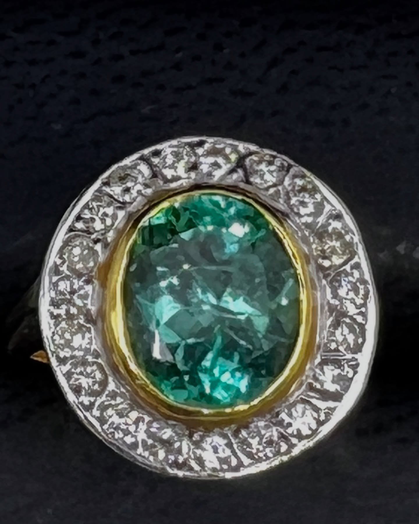 Emerald and diamond ladies ring just arrived😊
#emerald#diamond #ladiesrings#vintagejewelery#antiquejewelery#gold