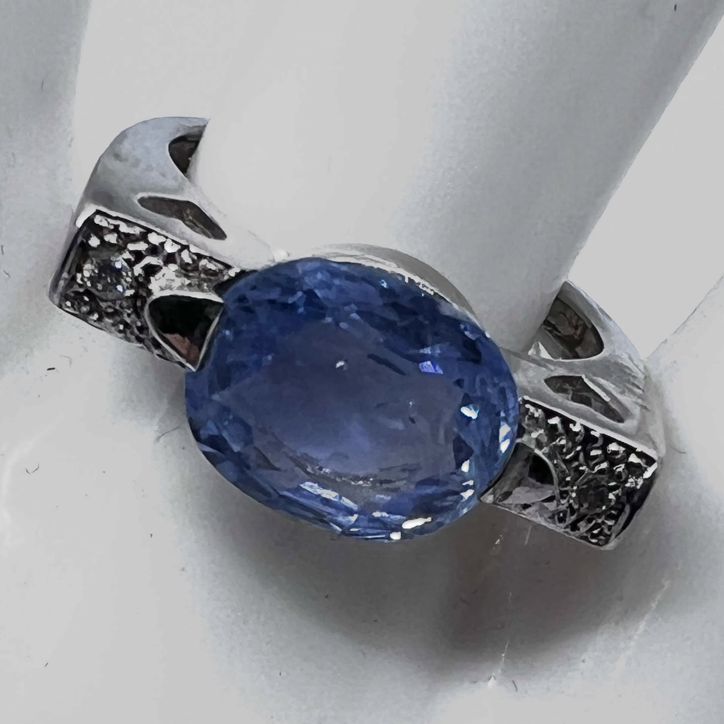 3.80 cts sapphire and diamond ladies ring 14k white gold size 6 3/4
#sapphire #diamond#white gold#vintagejewelry #antiquejewelry